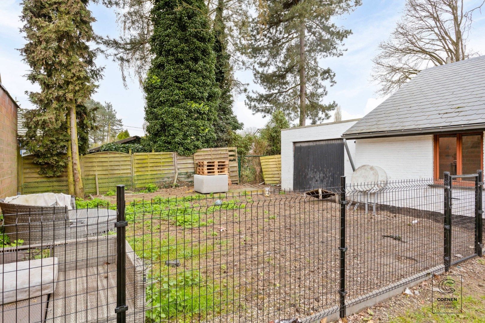 Volledig te renoveren gelijkvloerse woning met 4 slaapkamers, ruime en zonnige tuin op een zeer rustige locatie te Brecht. foto 28