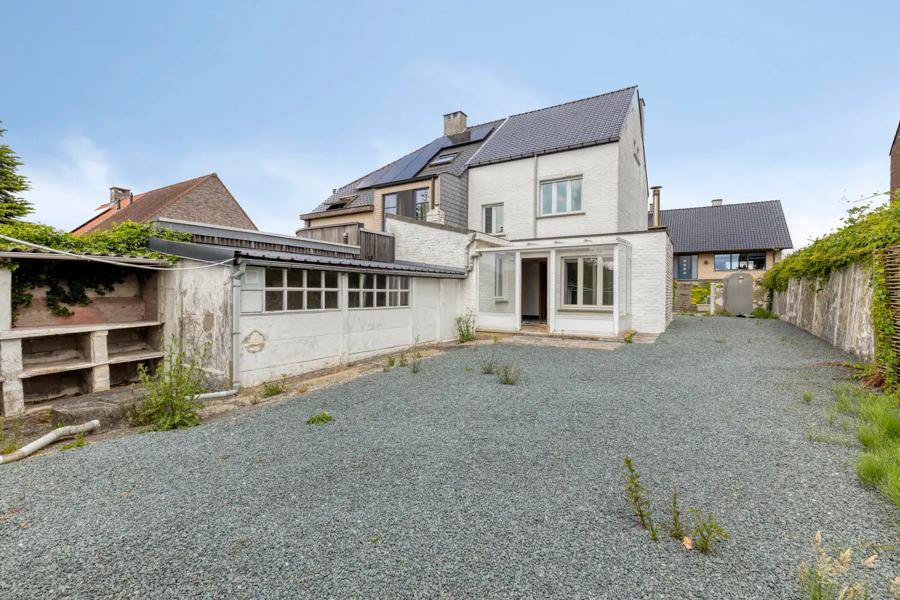 Deels te renoveren lichtrijke driegevelwoning  foto 22