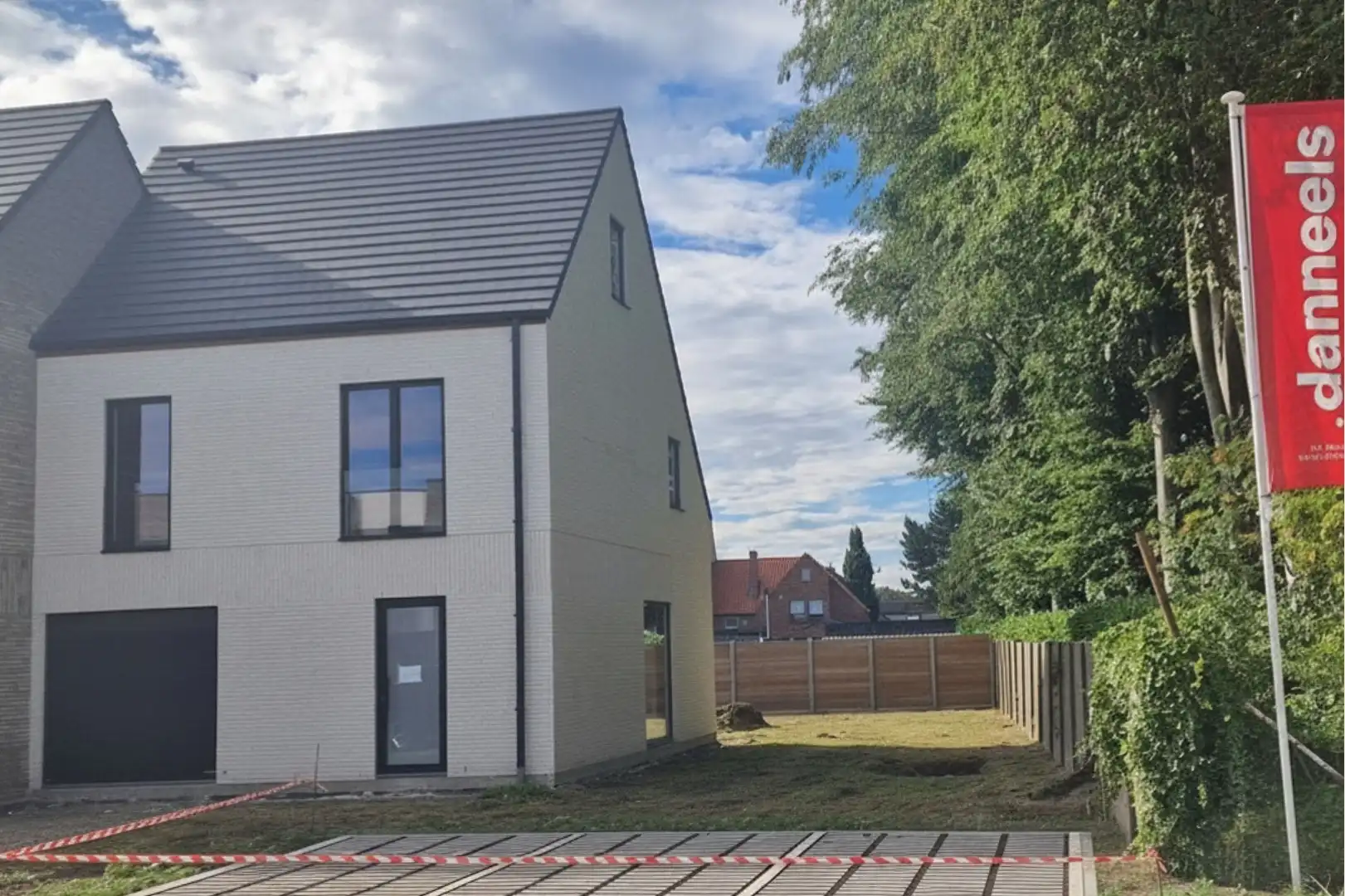Energiezuinige halfopen bebouwing met 4 slpk’s foto {{pictureIndex}}