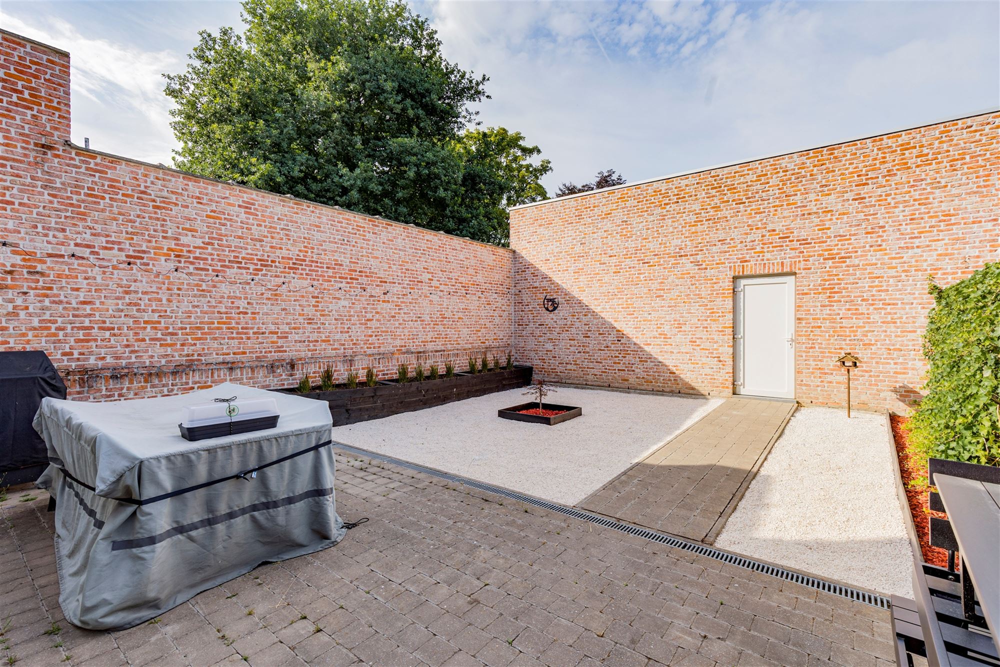 Lichtrijk appartement met 2 slpk, een tuin en garagebox in Bazel foto 14