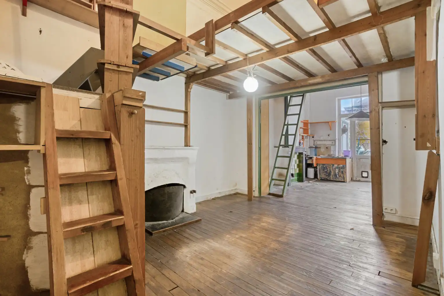 Commercieel gelijkvloers met achterliggend werkplaats foto {{pictureIndex}}