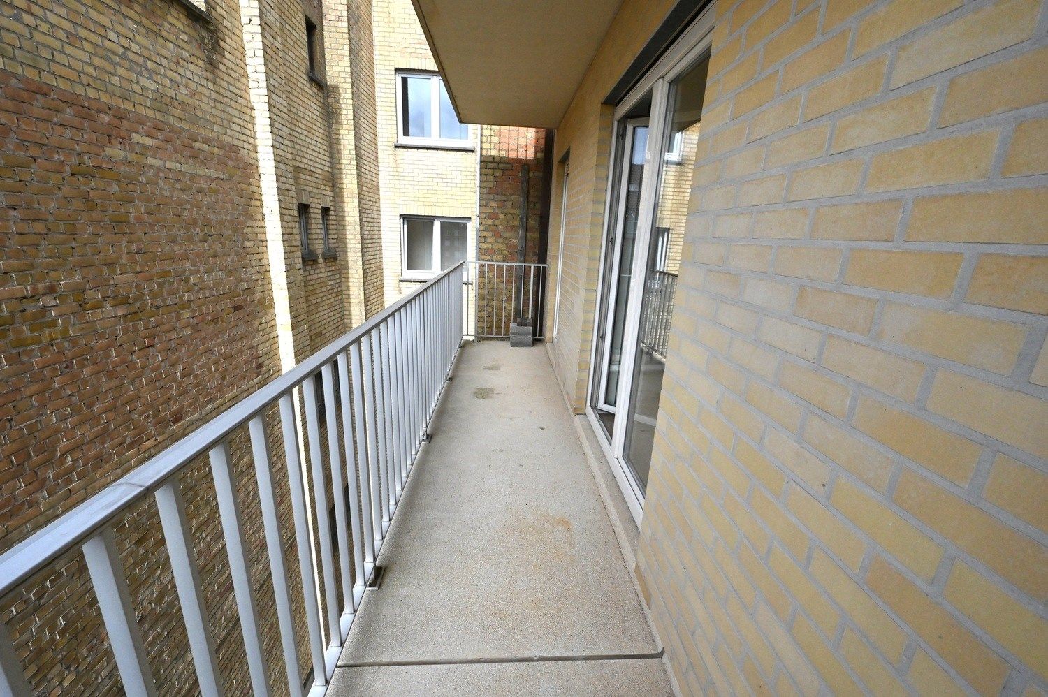 ONGEMEUBELD - Woonappartement in een rustige residentie, op de Lippenslaan (10m façade!). foto 18