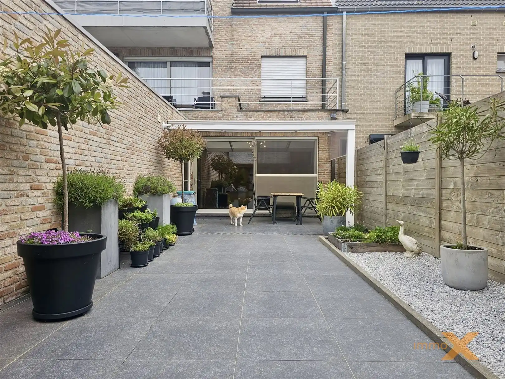 GELIJKVLOERS APP MET GROOT TERRAS EN GARAGE foto 21
