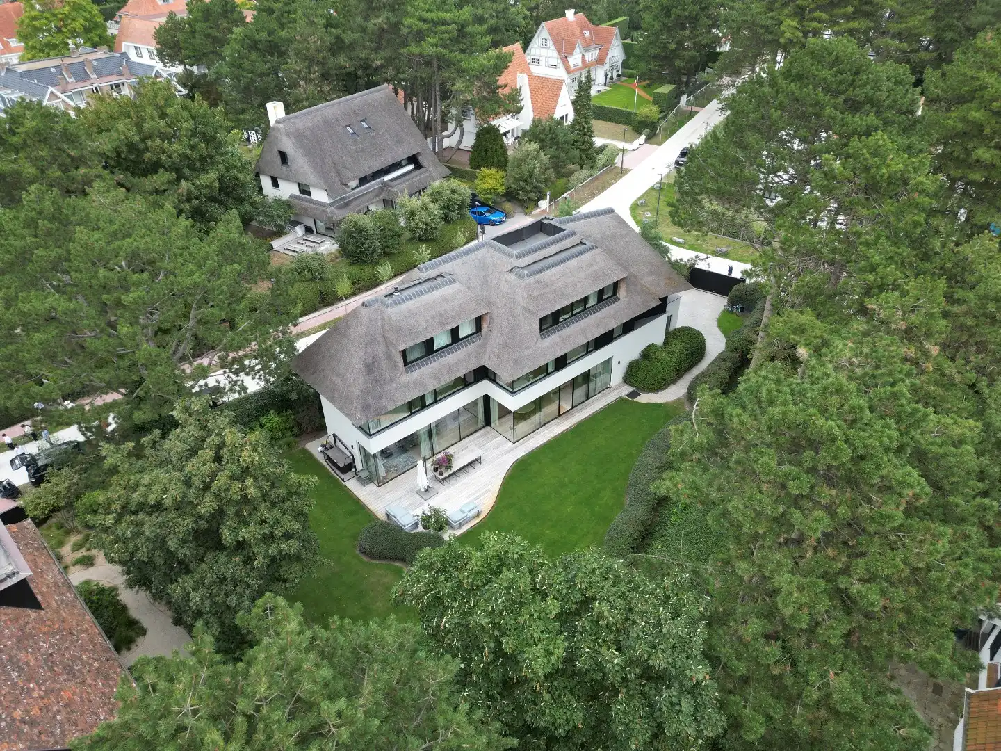 Luxueuze villa gelegen op een zeer rustige en begeerde ligging op enkele passen van het Albertplein foto 4