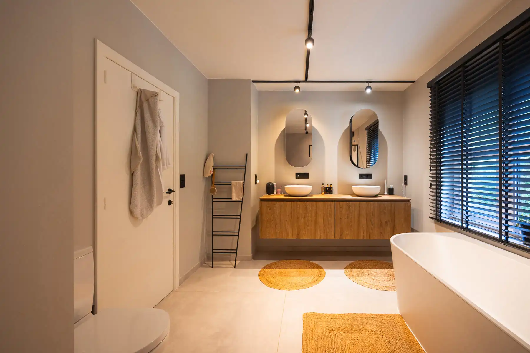 Royale villa met zwemvijver en polyvalent bijgebouw foto 17