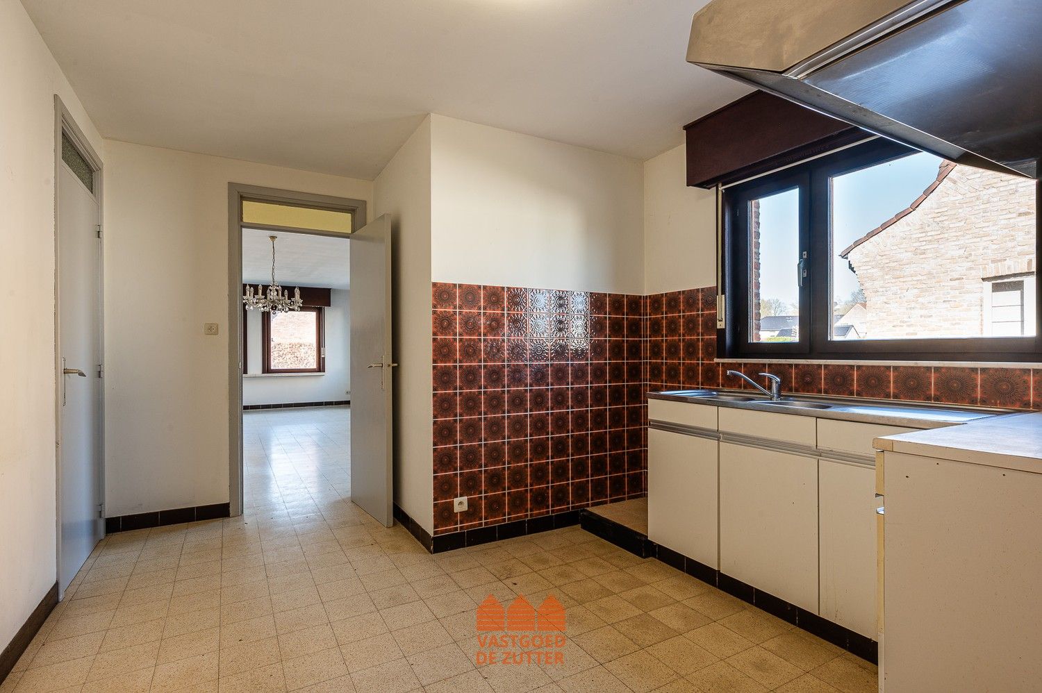 Te renoveren halfopen woning met prachtig vergezicht op unieke locatie foto 12