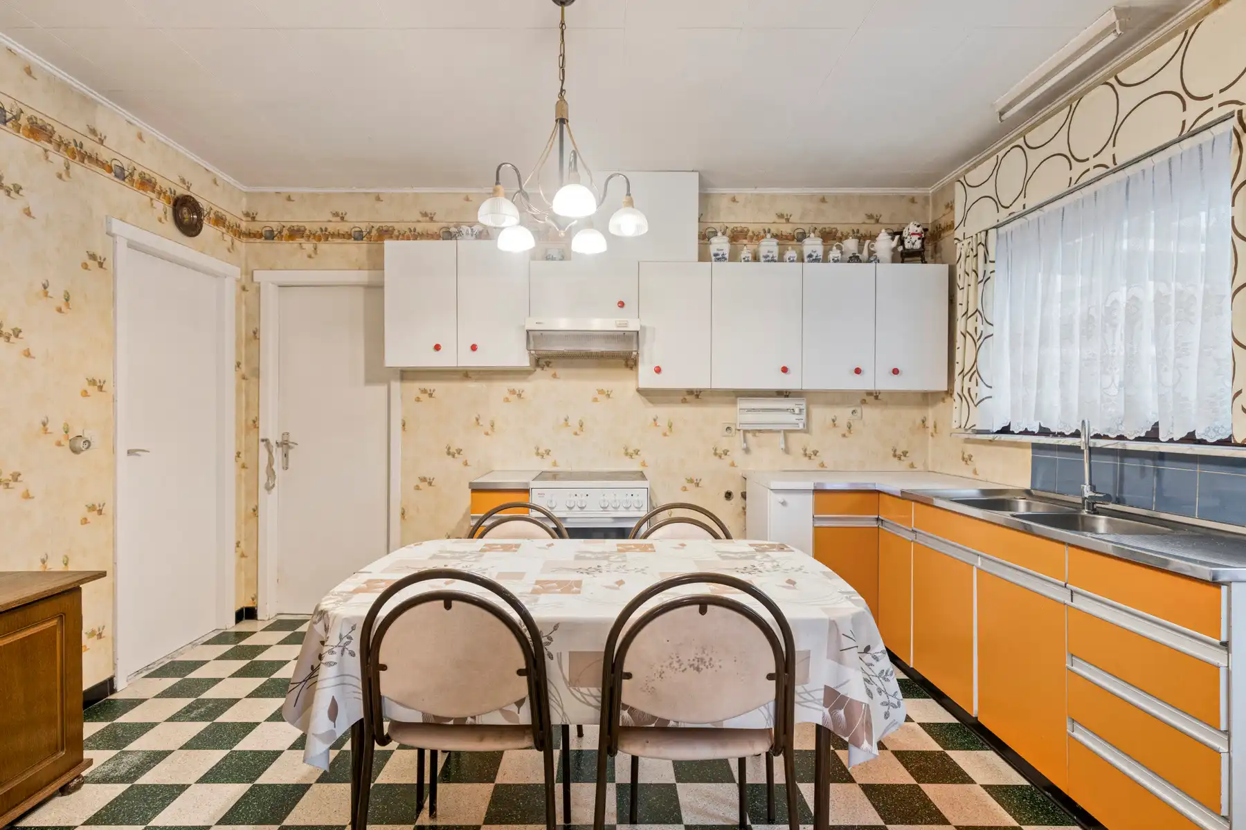 Op te frissen bungalow gelegen in het landelijke Meldert foto 3