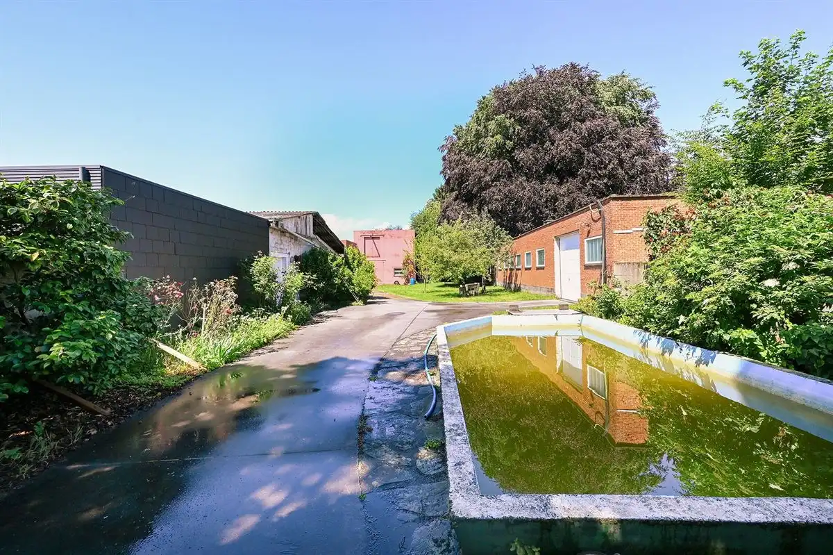 Te renoveren woning en magazijnen op 3100m² foto 5
