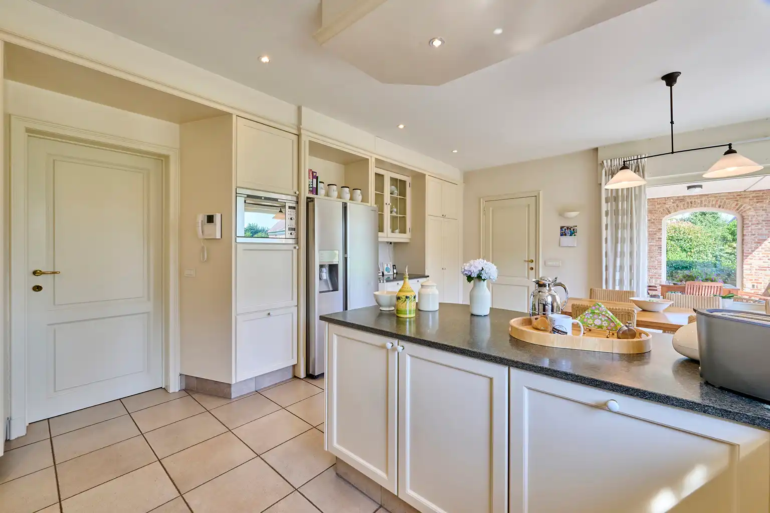 Exclusieve villa met bijgebouwen op 6.660m² grond foto 13