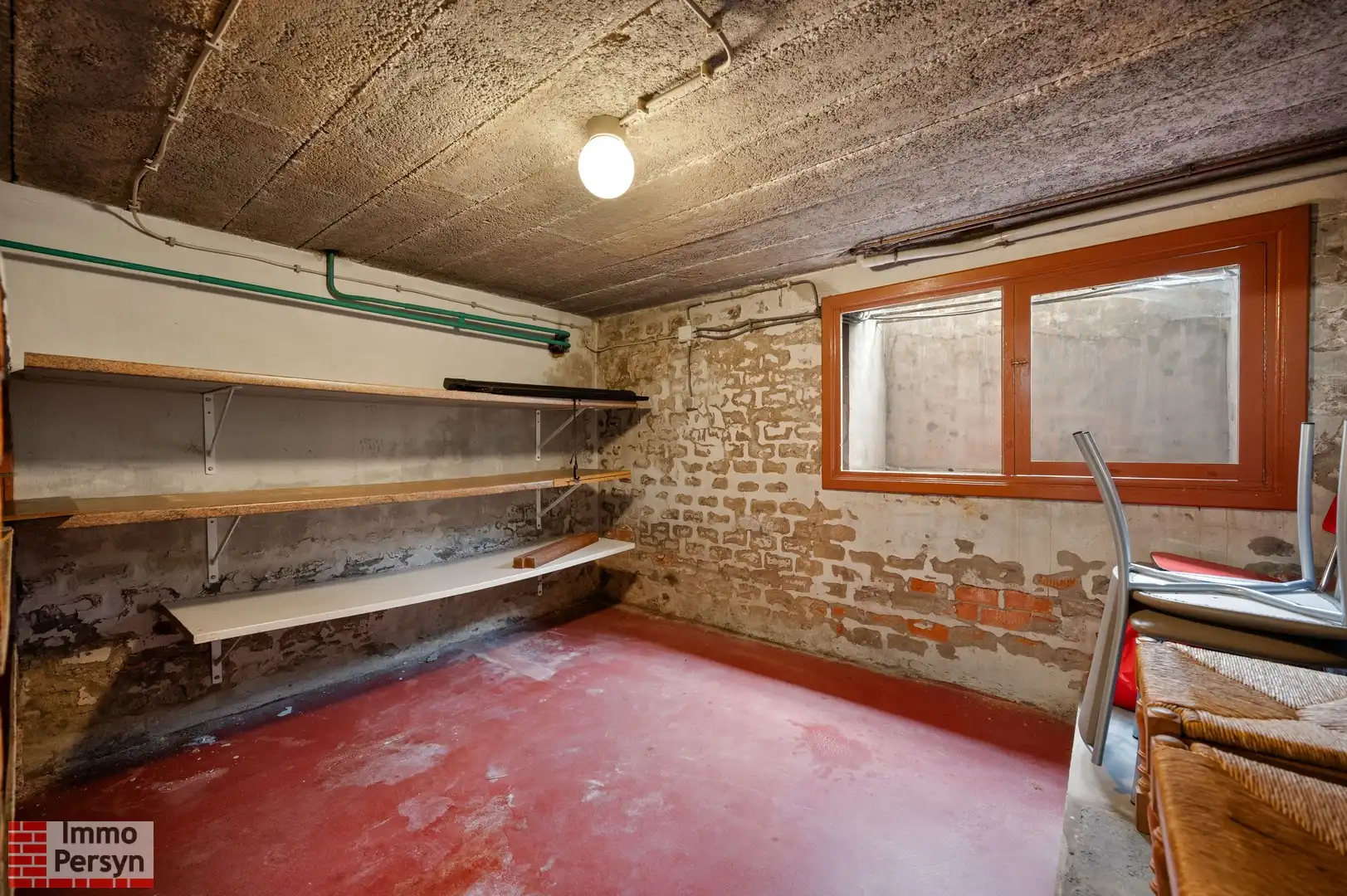 Vrijstaande bungalow met bijgebouw op een riant perceel foto 17