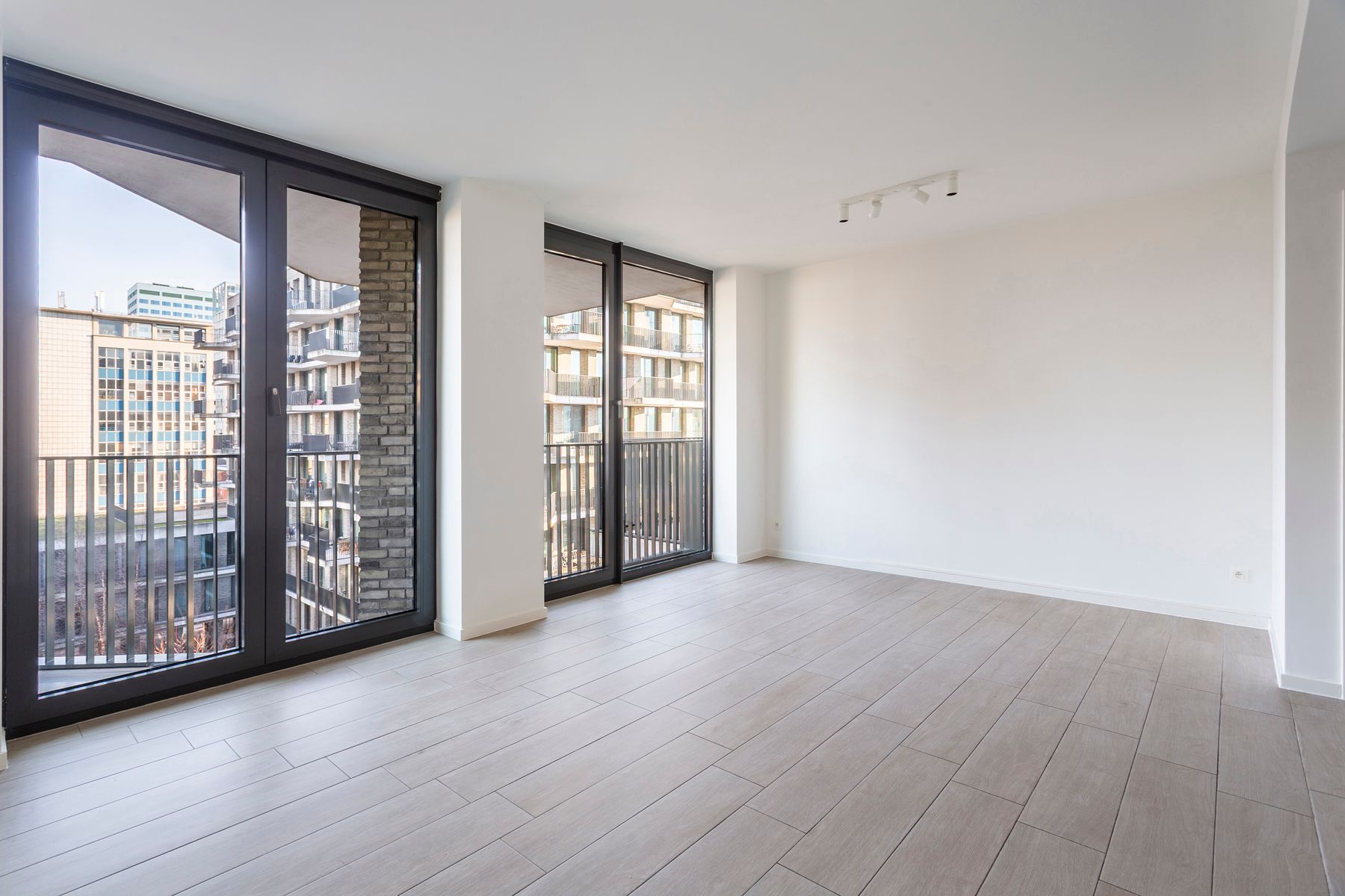 Modern 1-slpk appartement met terras in residentie Cadiz foto {{pictureIndex}}