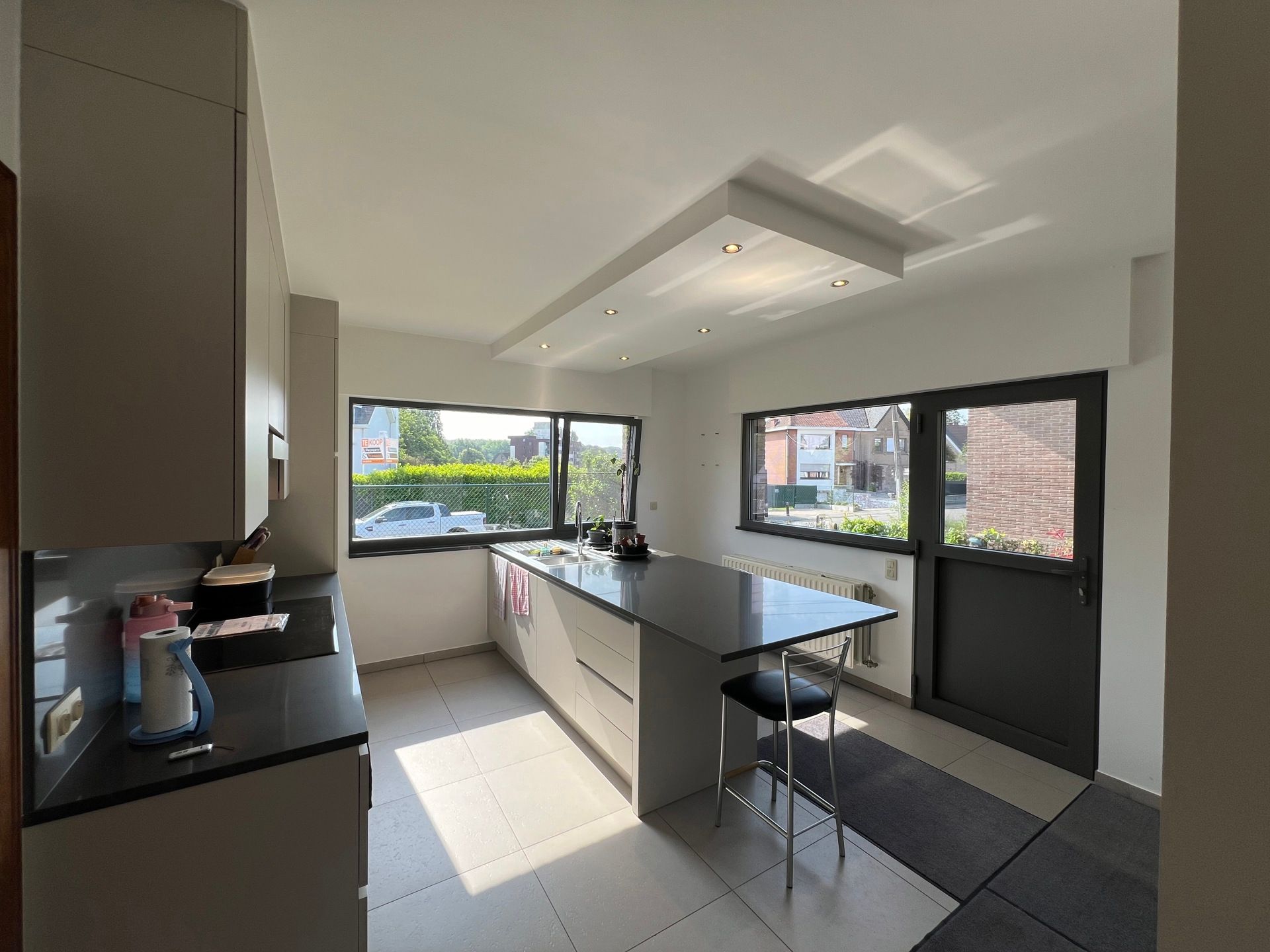 Zeer ruime en kwalitatief gerenoveerde woning nabij centrum foto 4