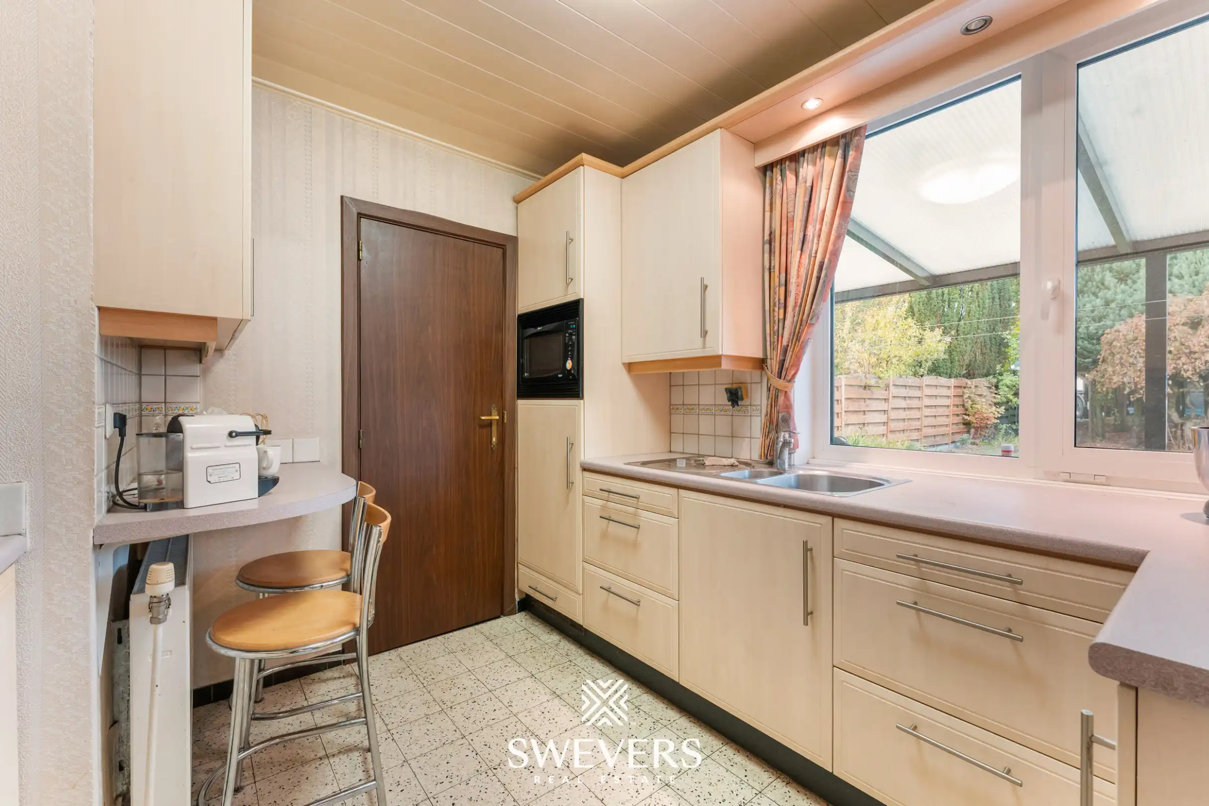 Op te frissen rijwoning op toplocatie foto 13