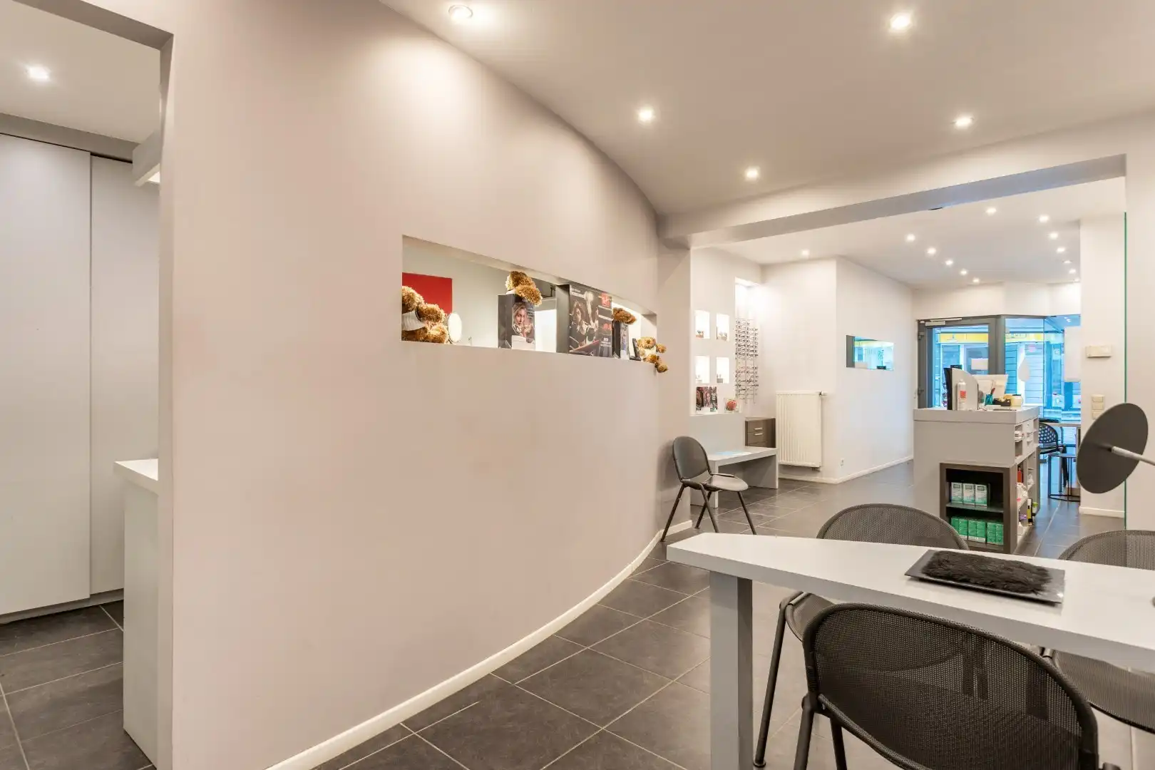 Handelspand met woonst te Halle centrum foto 5