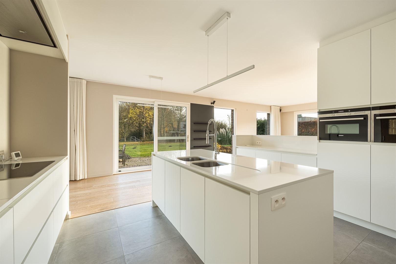 Een herenhuis met grandeur en een tuin om van te dromen foto 15