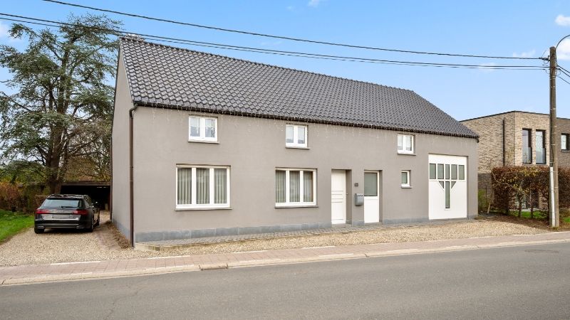 Ruime woning van 256m² op 10 are 32 ca foto {{pictureIndex}}