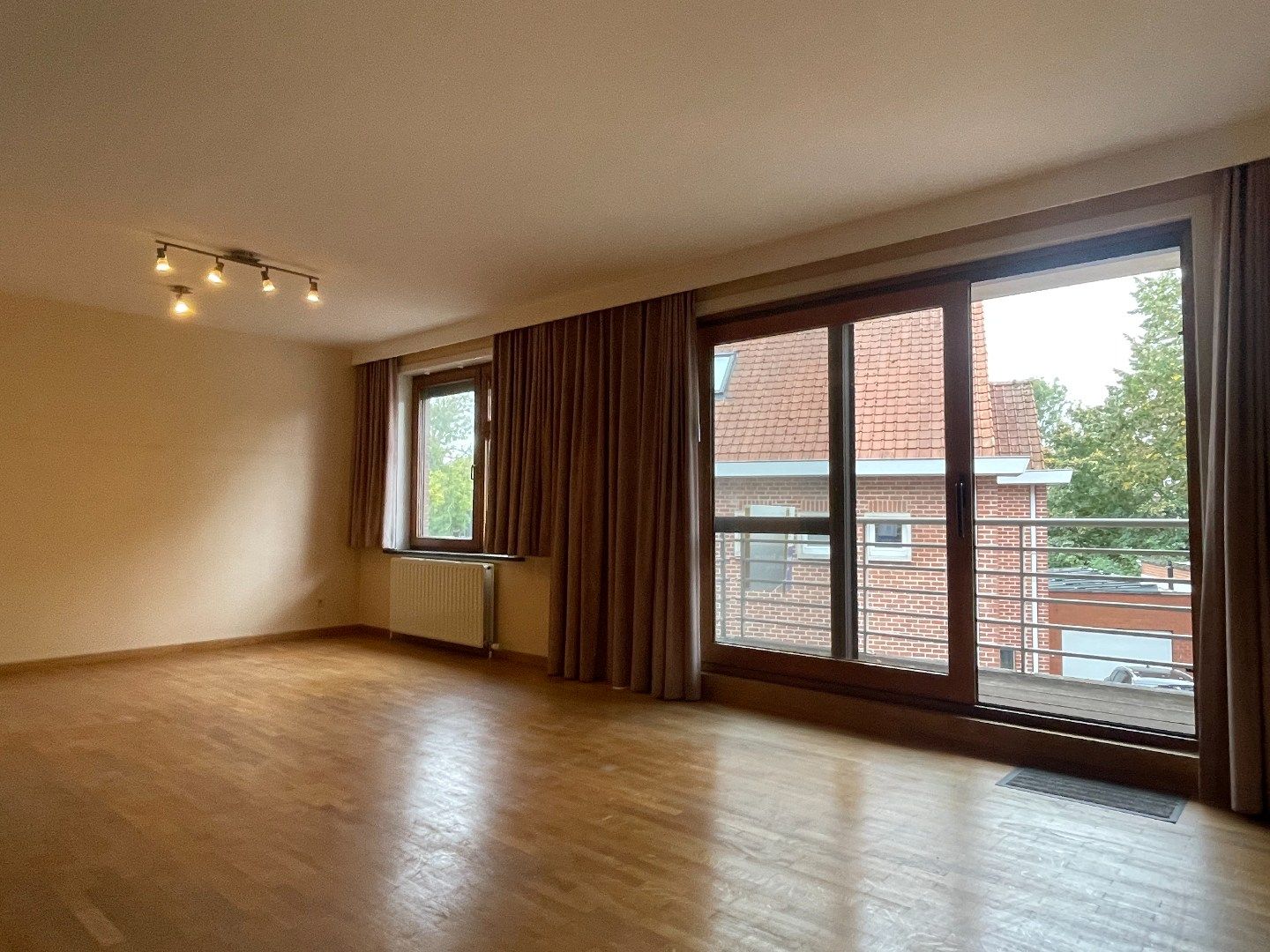 Tweeslaapkamerappartement met ondergrondse autostaanplaats foto 2