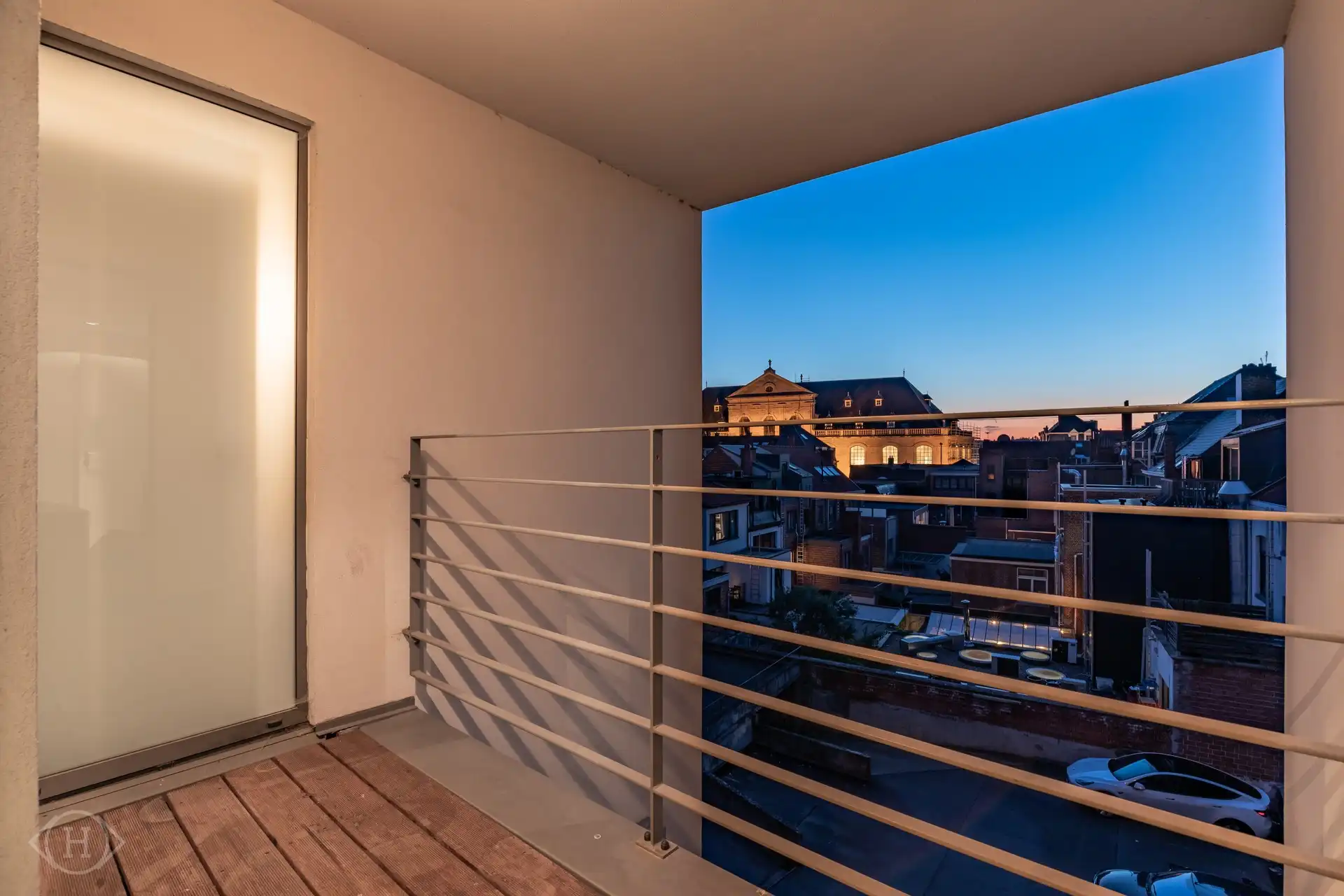 Stijlvol tweeslaapkamerappartement met terras foto 12