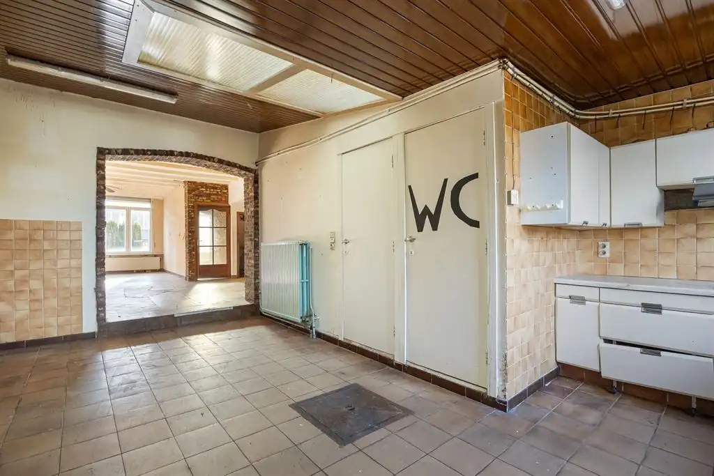 Te renoveren woning met grote tuin foto 9