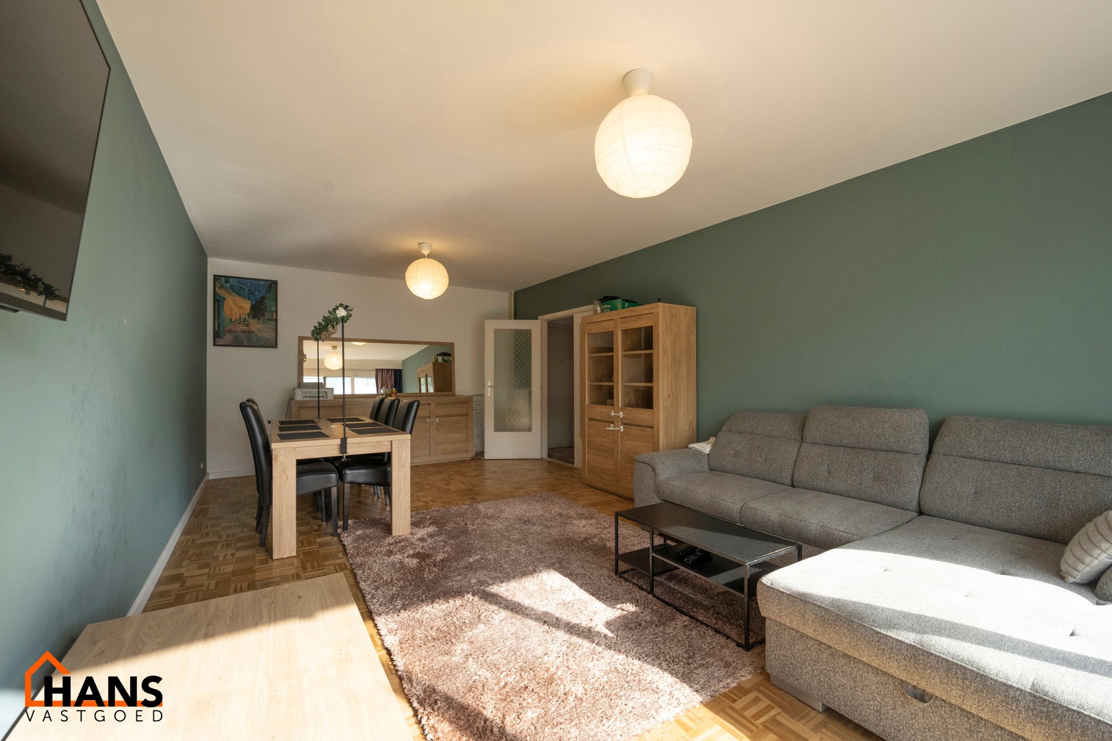 Riant appartement + staanplaats + kelder foto {{pictureIndex}}