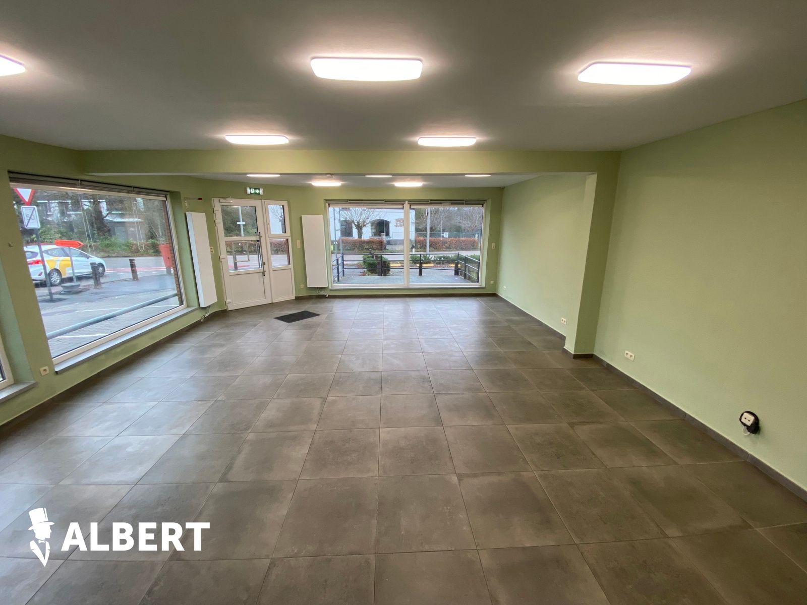 Handelspand met 74 m² commerciële- en 33 m² kelderruimte. foto 3