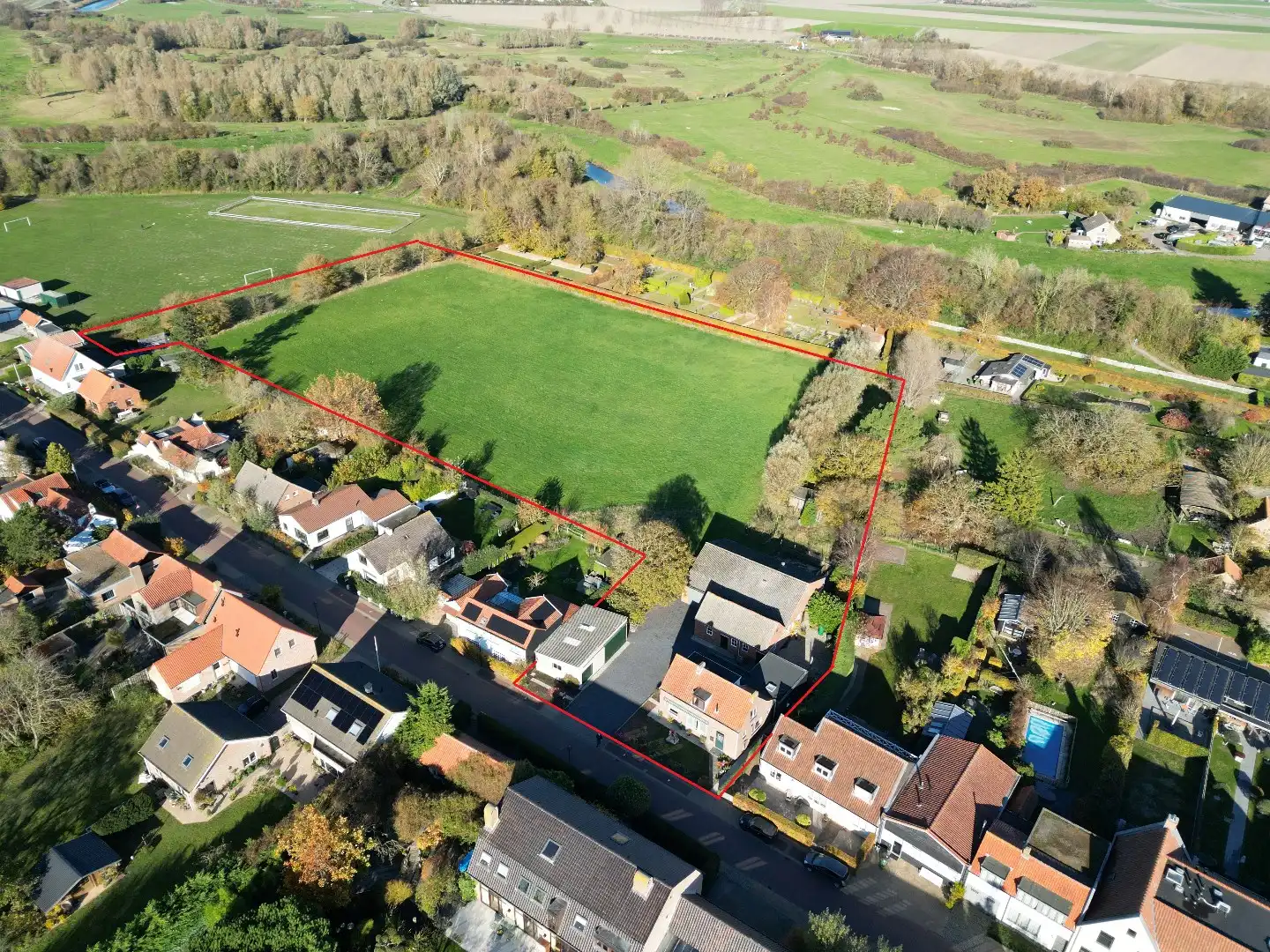 Landelijk wonen in dorpskern   foto {{pictureIndex}}