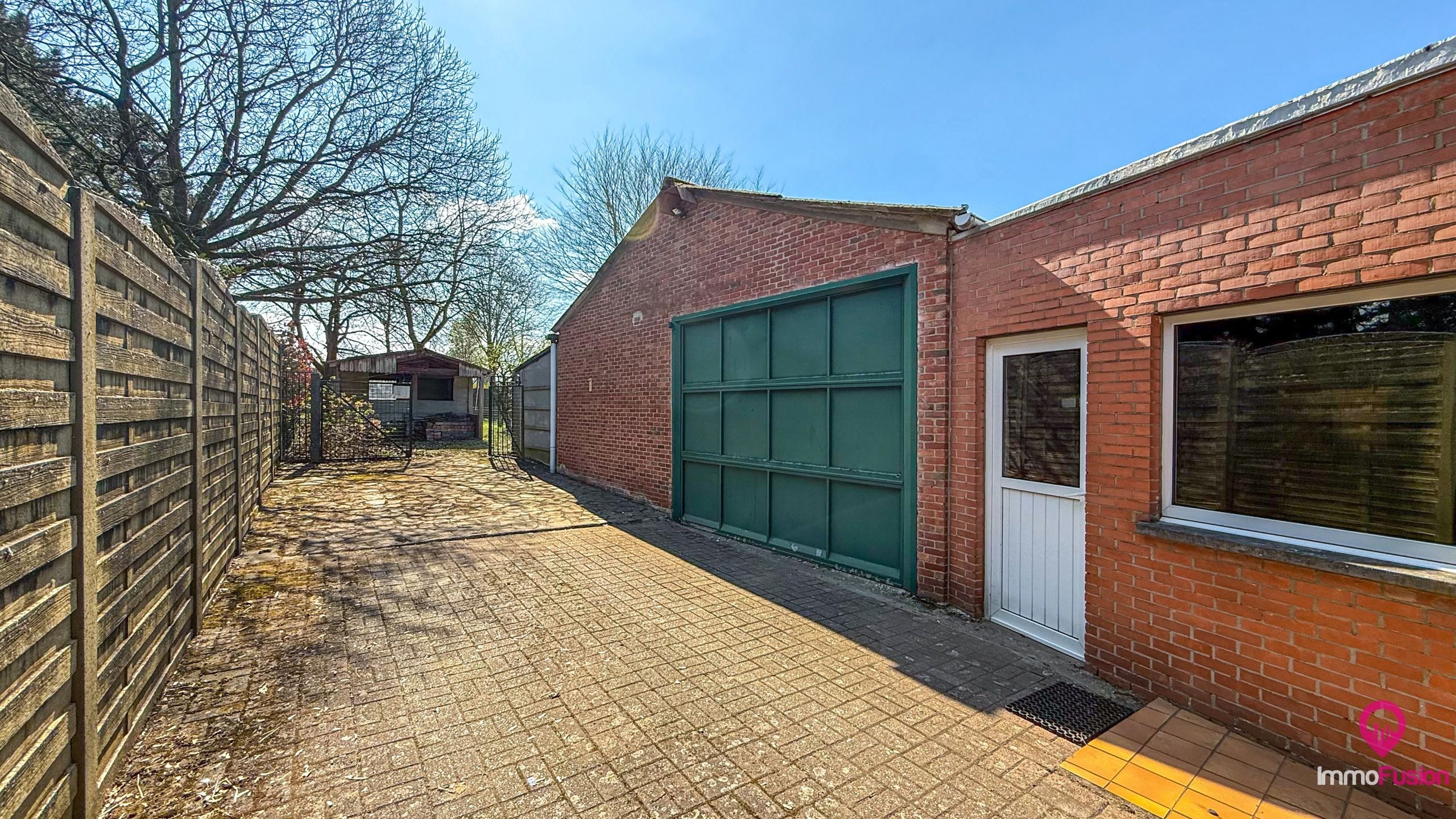 Splitlevel woning met 3 slaapkamers en ruime werkplaats!  foto 29