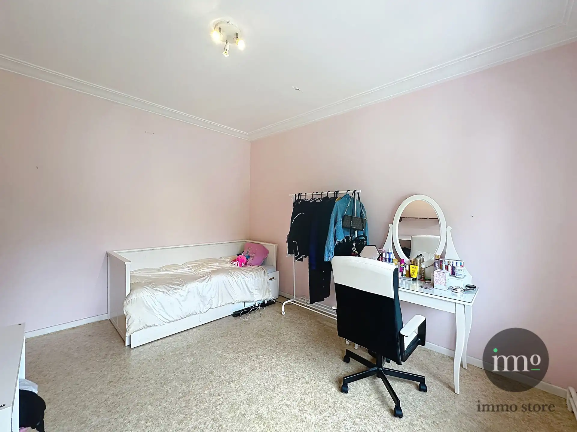 CHARMANTE driegevel woning met GEZELLIGE TUIN foto 12