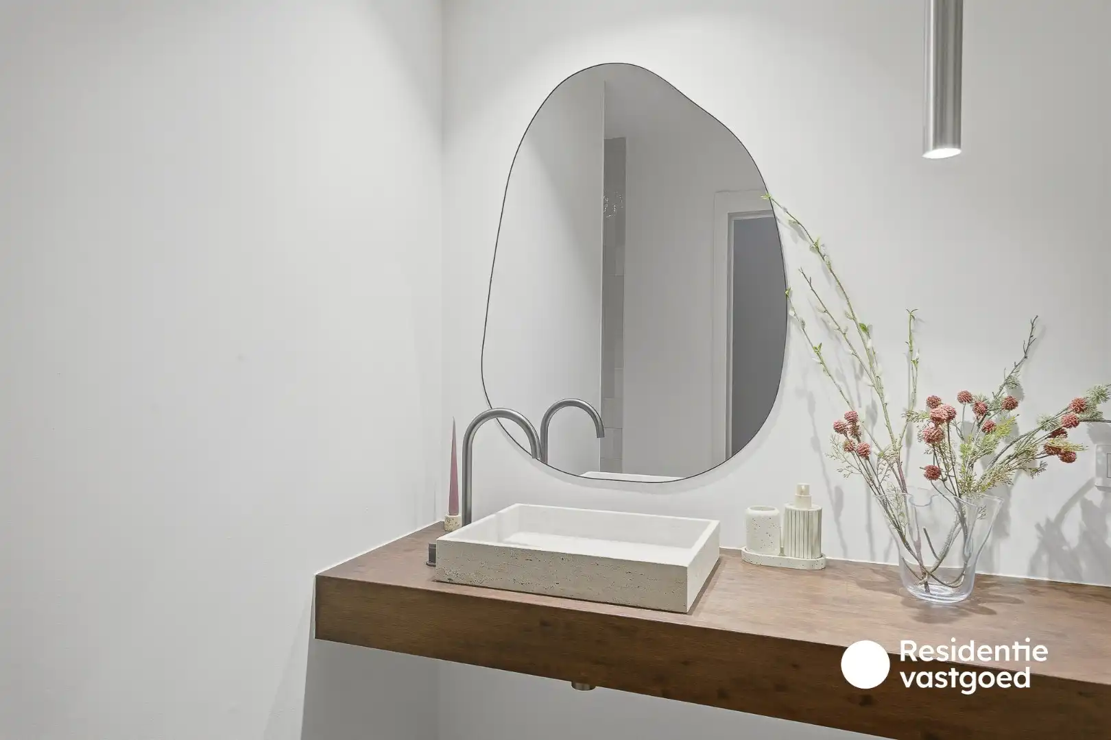 Ruim en volledig gerenoveerd appartement op topligging in Oostende foto 21