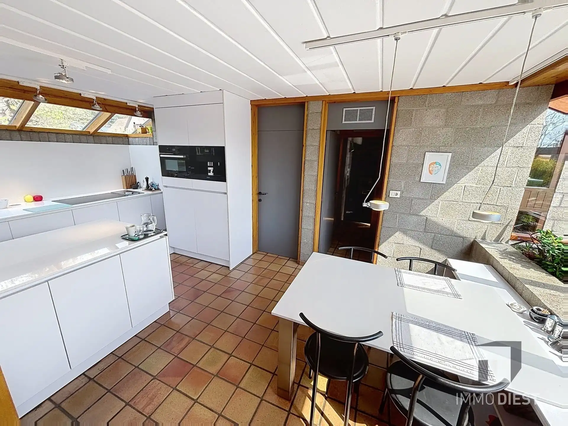 Bijzondere woning, lichtrijk, open en 3 slaapkamers foto 16