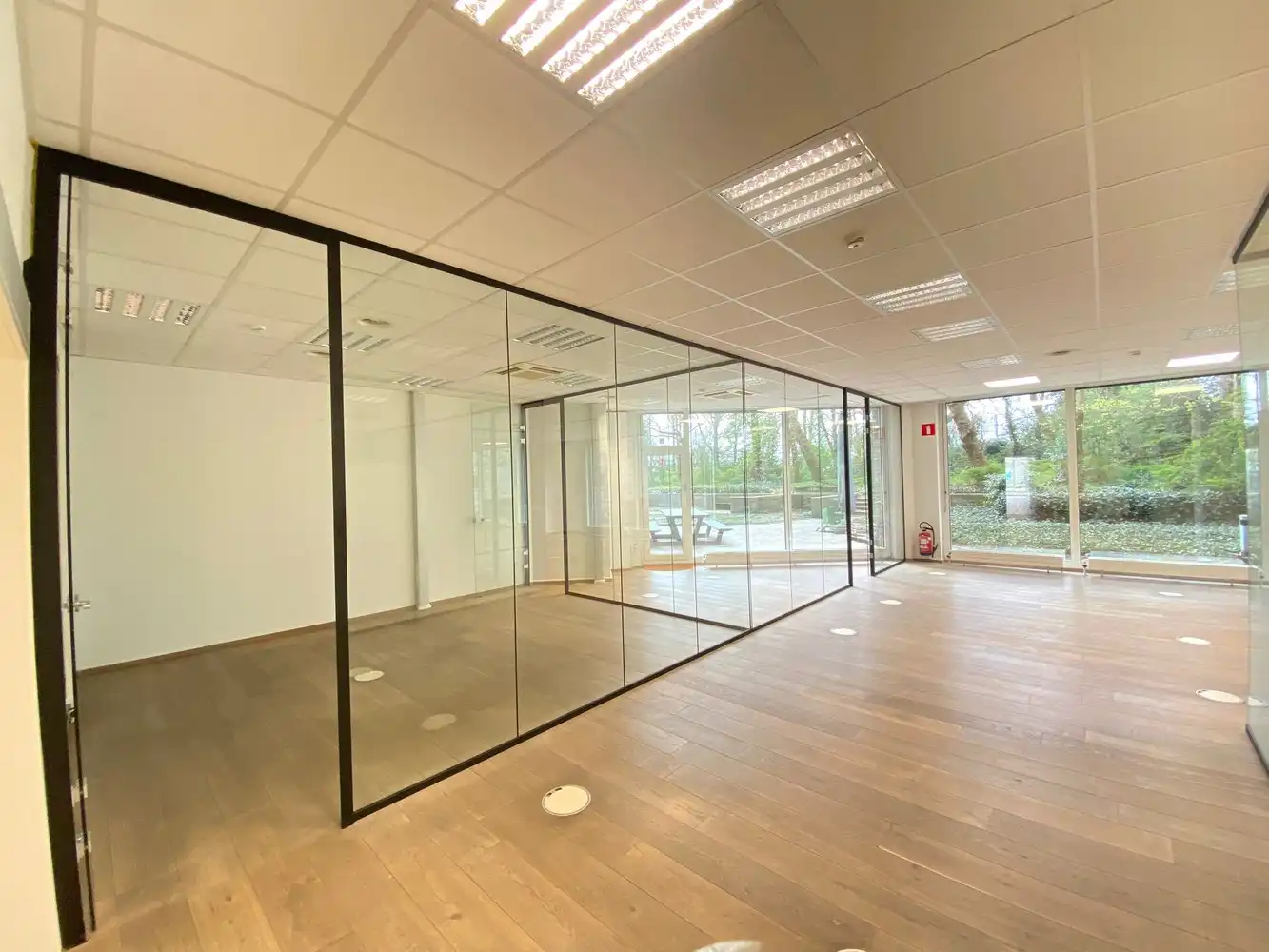 255m² kantoor/showroom foto 3