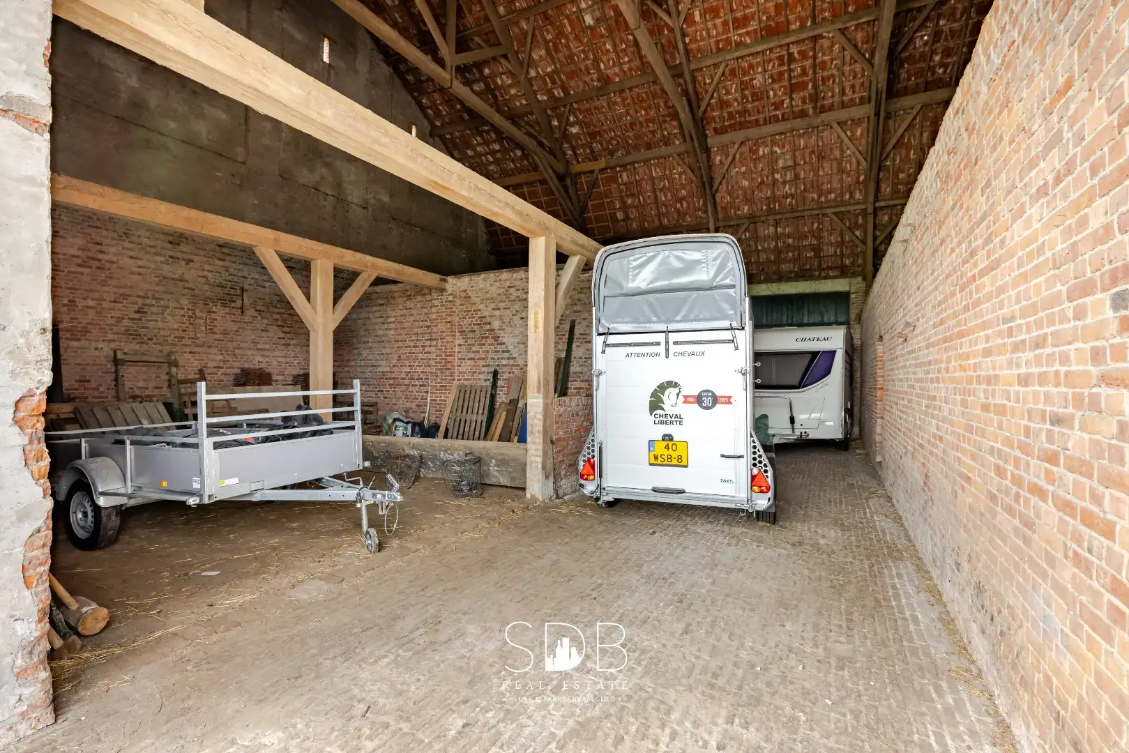 Landelijke woning met authentiek gastenhuis, stalgebouw, graslanden en buitenpiste op 20.285m² foto 34