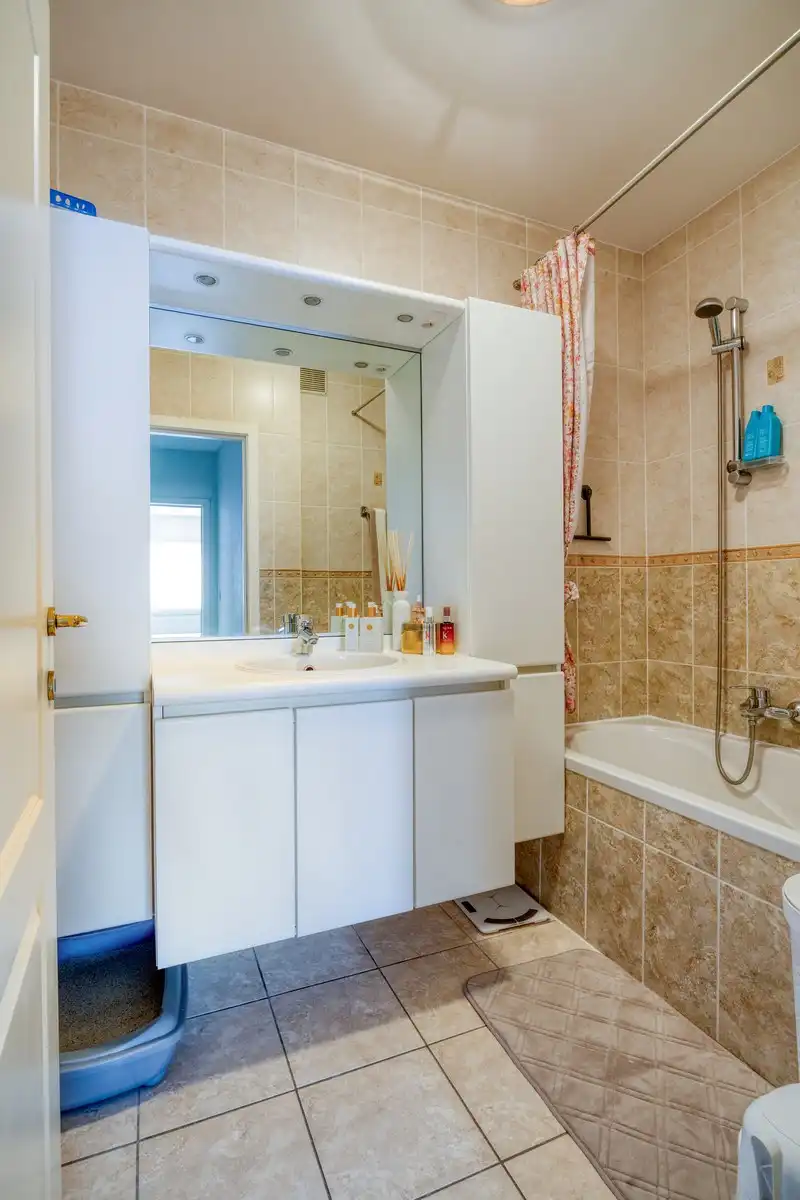 Gelijjkvloers appartement met 1 slaapkamer en staanplaats. foto 11