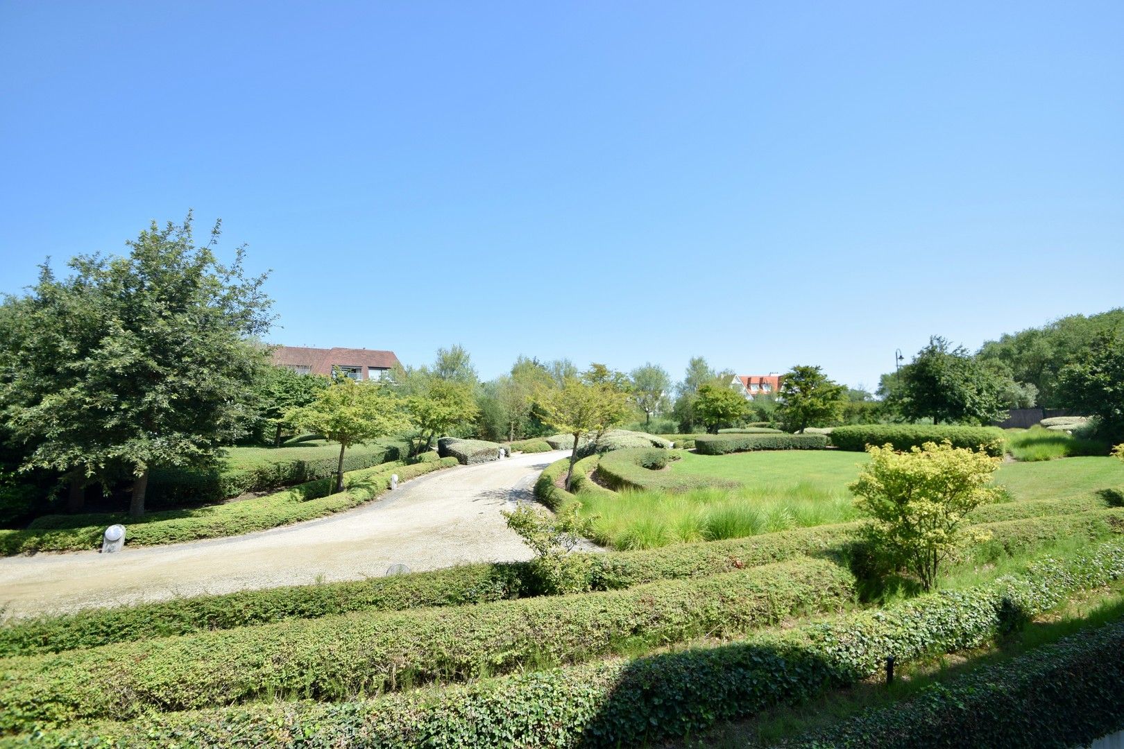 Zonovergoten tuin appartement met groot terras en prachtige tuin gelegen in het exclusieve domein Tennis Gardens. foto 24
