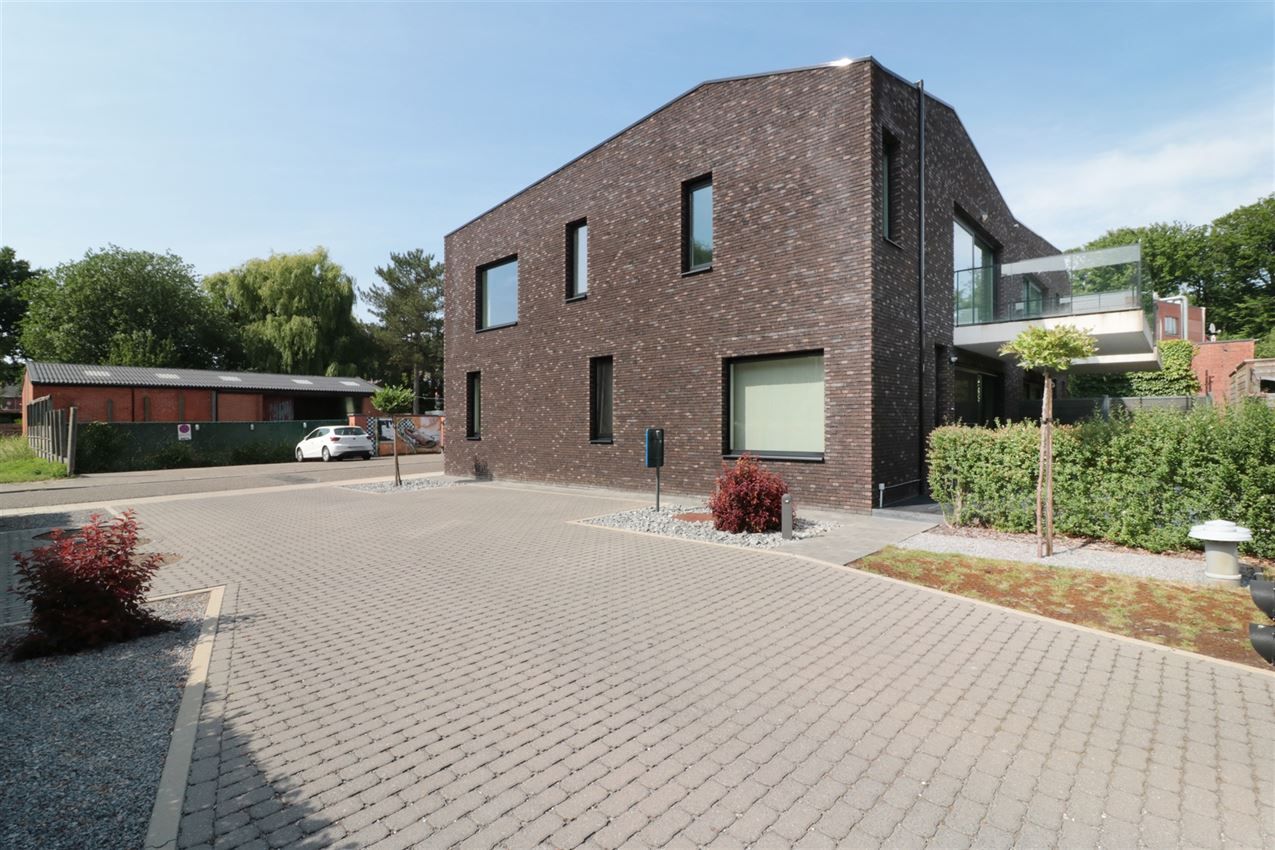 3 appartementen en 4 autostaanplaatsen foto 61