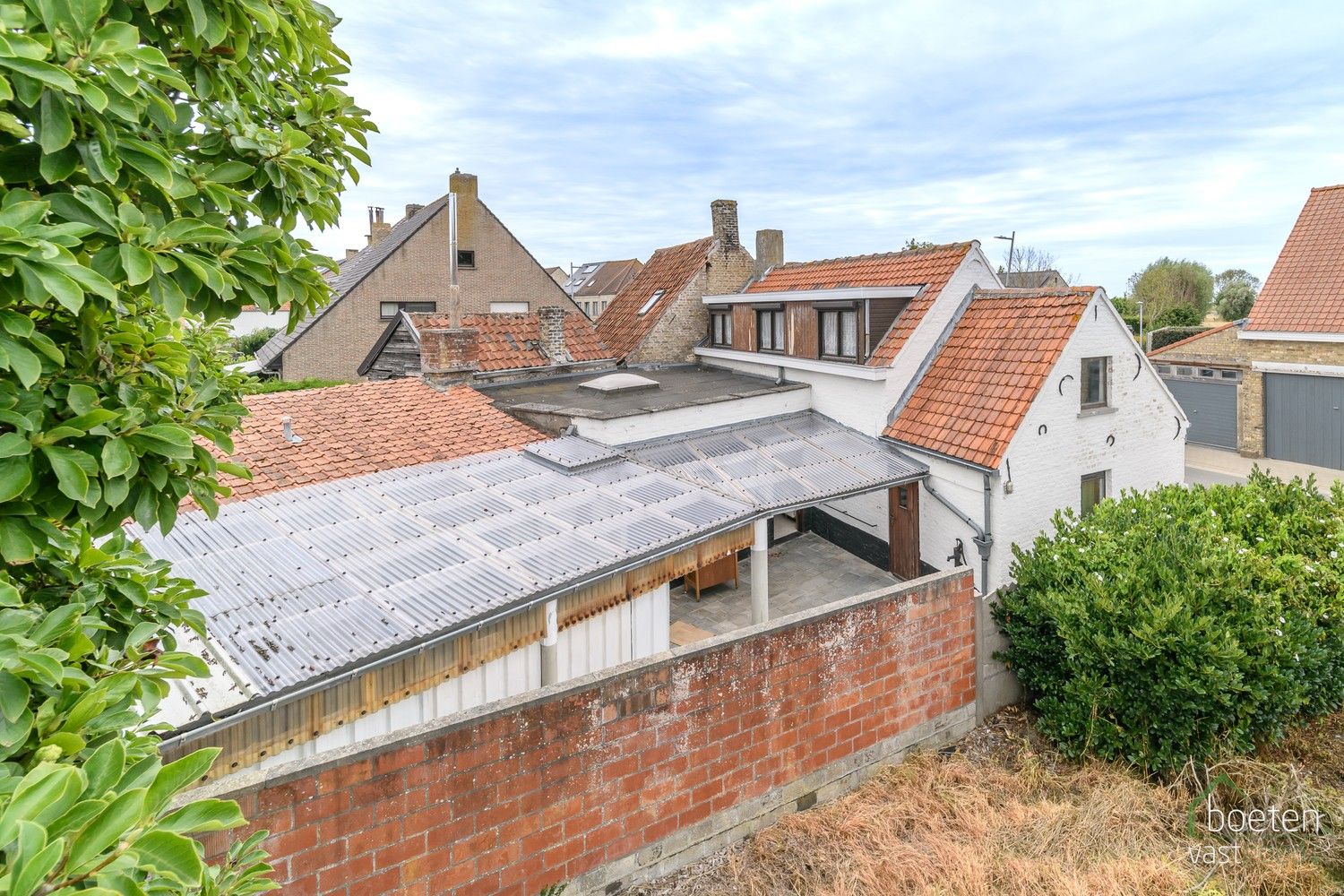 ALVERINGEM: Leuk maar wel op te smukken huisje met heel wat potentieel, 3 slpks waarvan 1 beneden en zonneterras op 179m² grondopp. foto 19