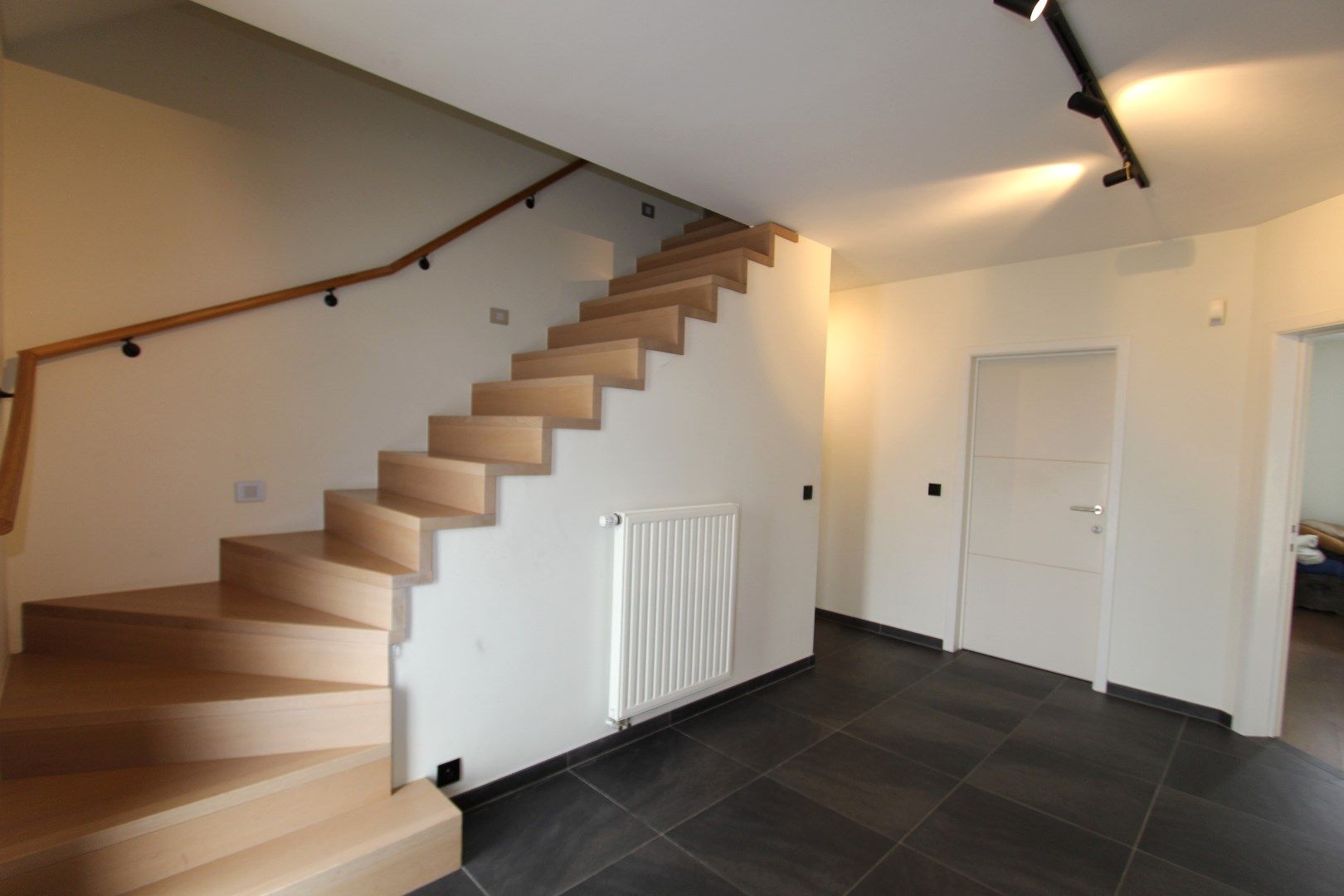 RECENTE WONING MET 5 SLAAPKAMERS EN GROTE TUIN foto 16