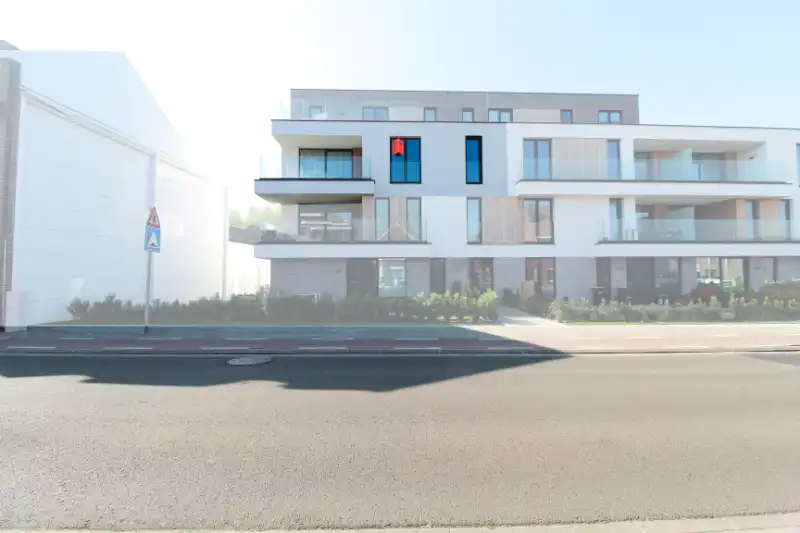 Modern en lichtrijk appartement te huur in Ingelmunster foto 2
