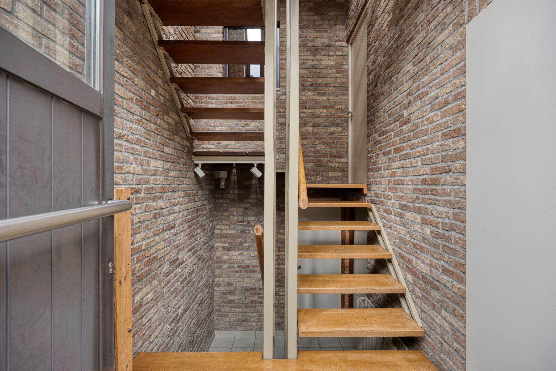 Karaktervolle en instapklare woning in het hart van Dilbeek foto 4