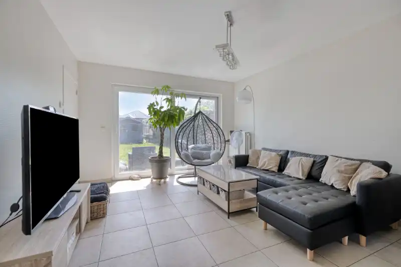 Instapklare gezinswoning met zuidgerichte tuin gelegen te Adegem foto 3