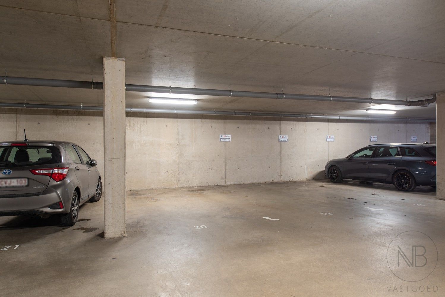 Instapklaar appartement met 2 slaapkamers & autostaanplaats! foto 20