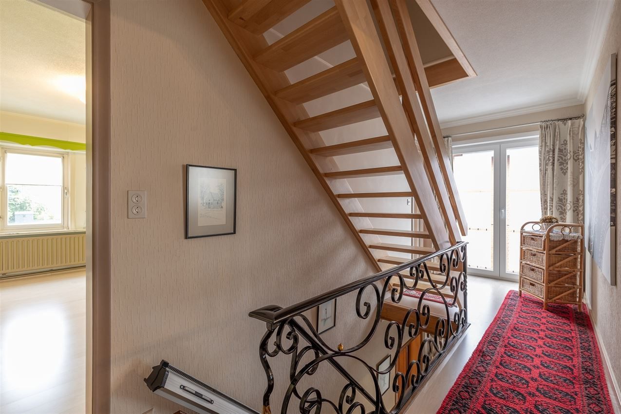 Label c, 4 slpk, mooie tuin, traplift, vernieuwd foto 11