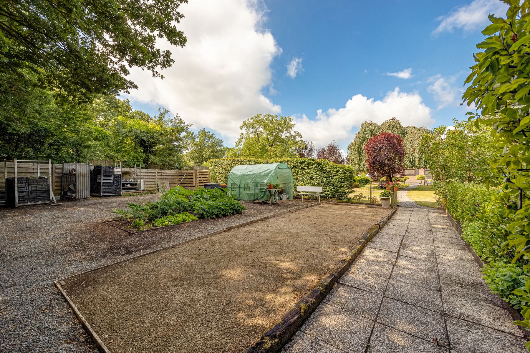Laagbouwwoning met 4 slaapkamers op een perceel van 2.148m². foto 22
