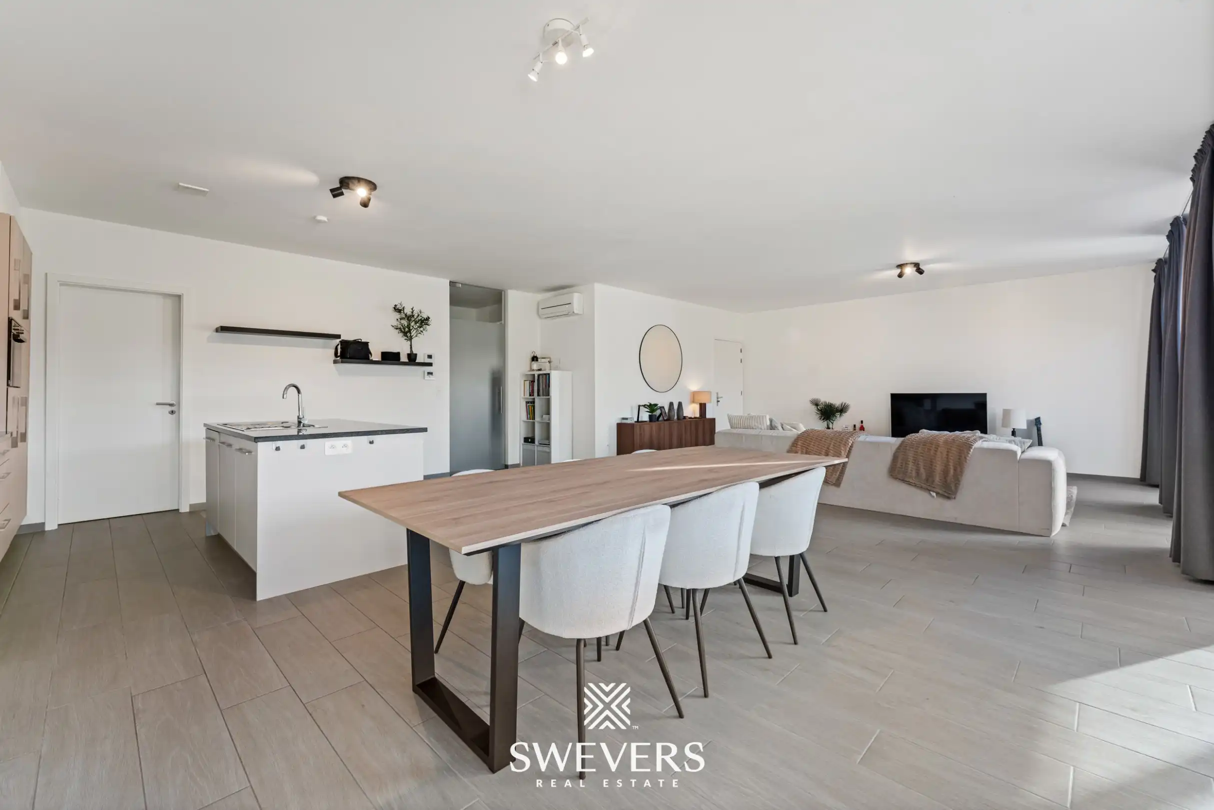 Appartement met twee autostaanplaatsen en terras met uitzicht op prachtige binnentuin foto 4