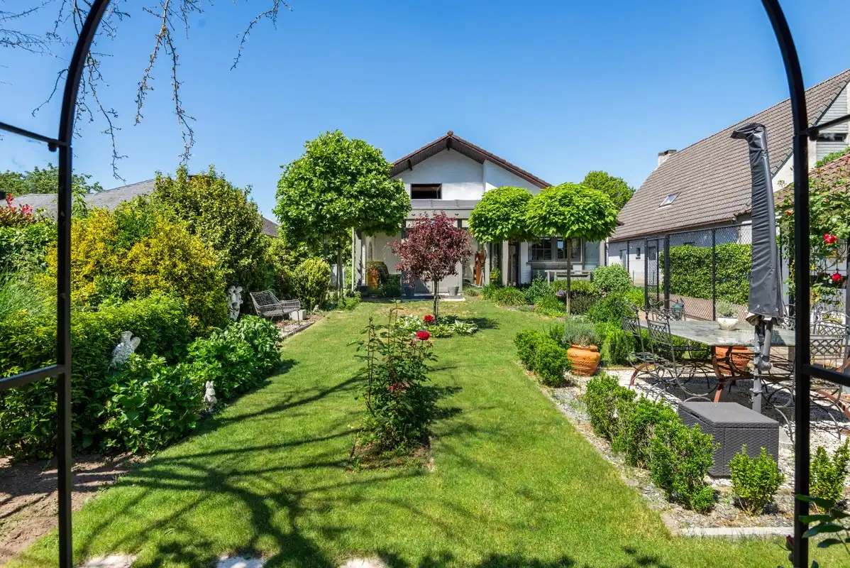 Gelijkvloerswoning met 3 - 4 slaapkamers, garage & prachtig omheinde tuin. foto 22