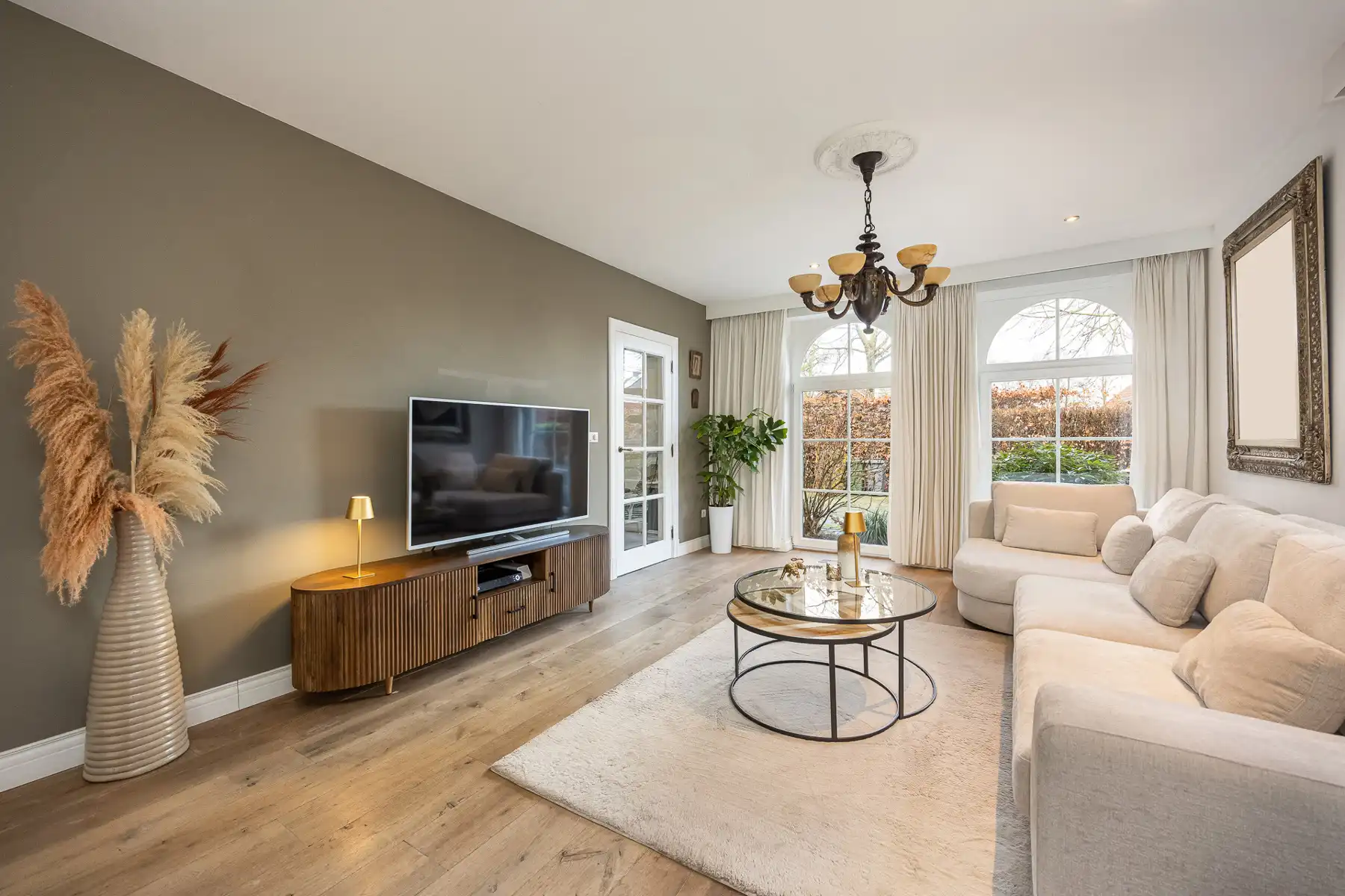 Laagbouwwoning op ca 729 m². foto 4