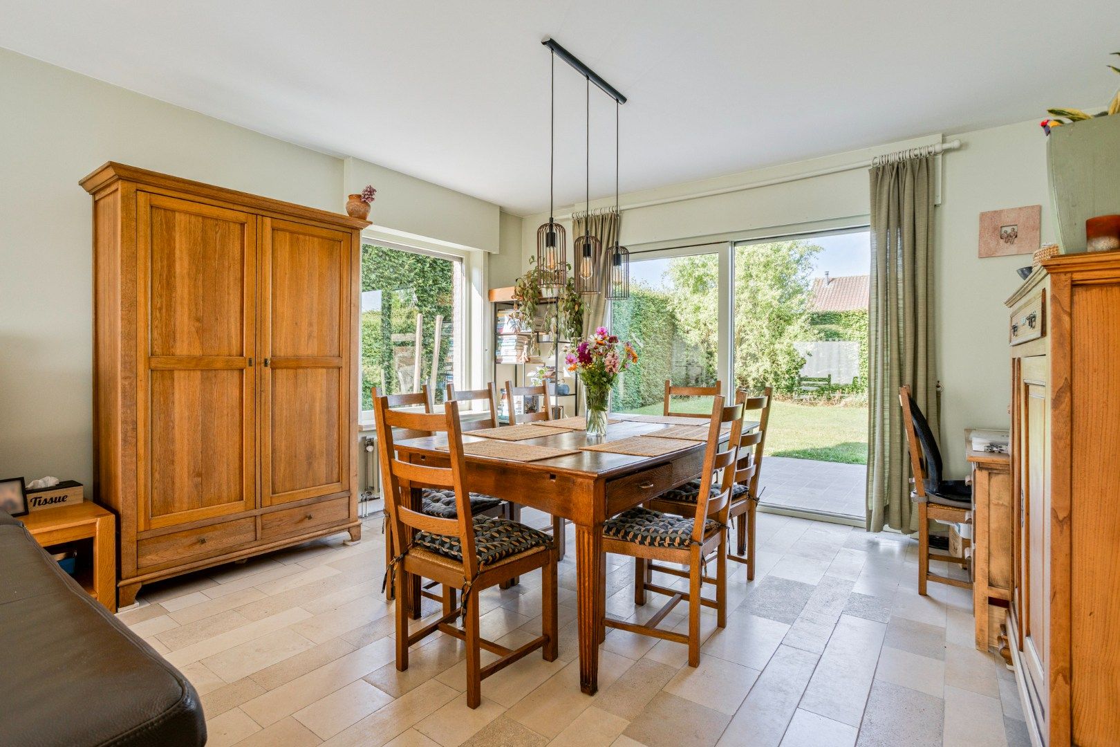 Heel ruime woning met 6 kamers in een oase van rust! foto 7