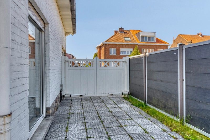 Ruim lichtrijk en zeer goed onderhouden villa met garage foto 23