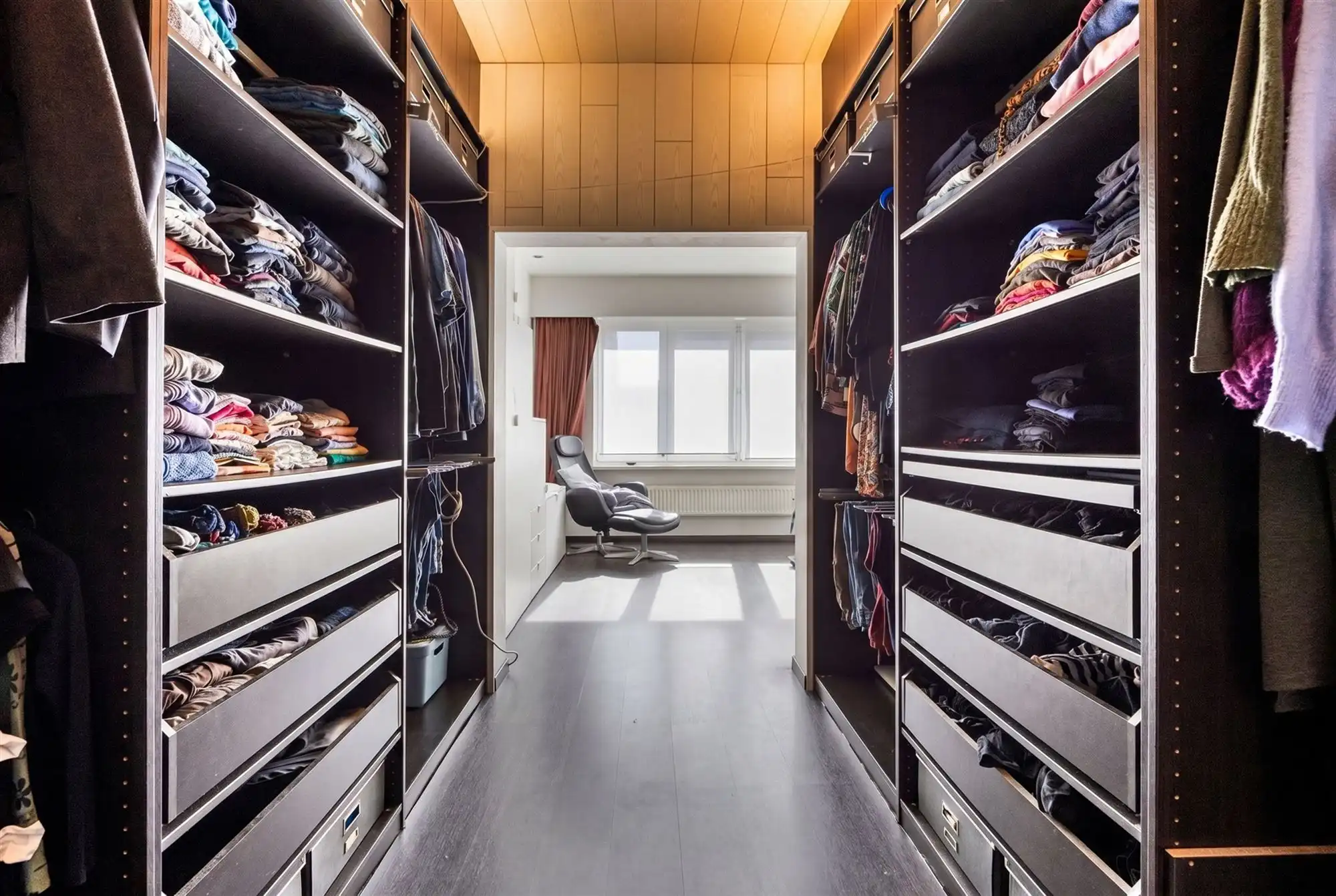Verrassend ruime instapklare gezinswoning met garage foto 17