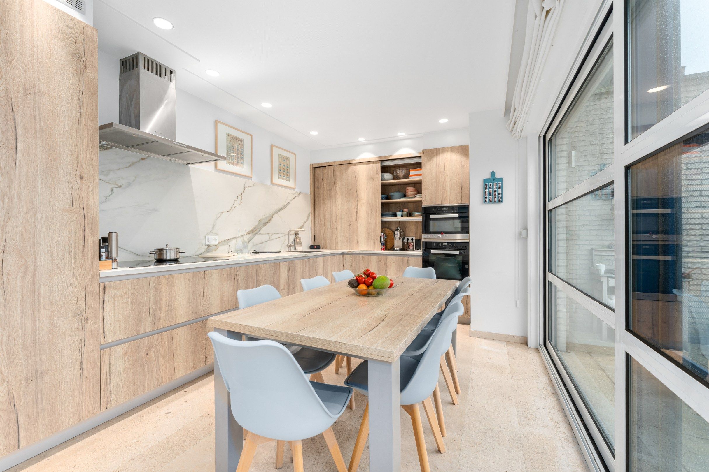 Ruime woning met garage en fantastische tuin te Heist-Aan-Zee. foto 6